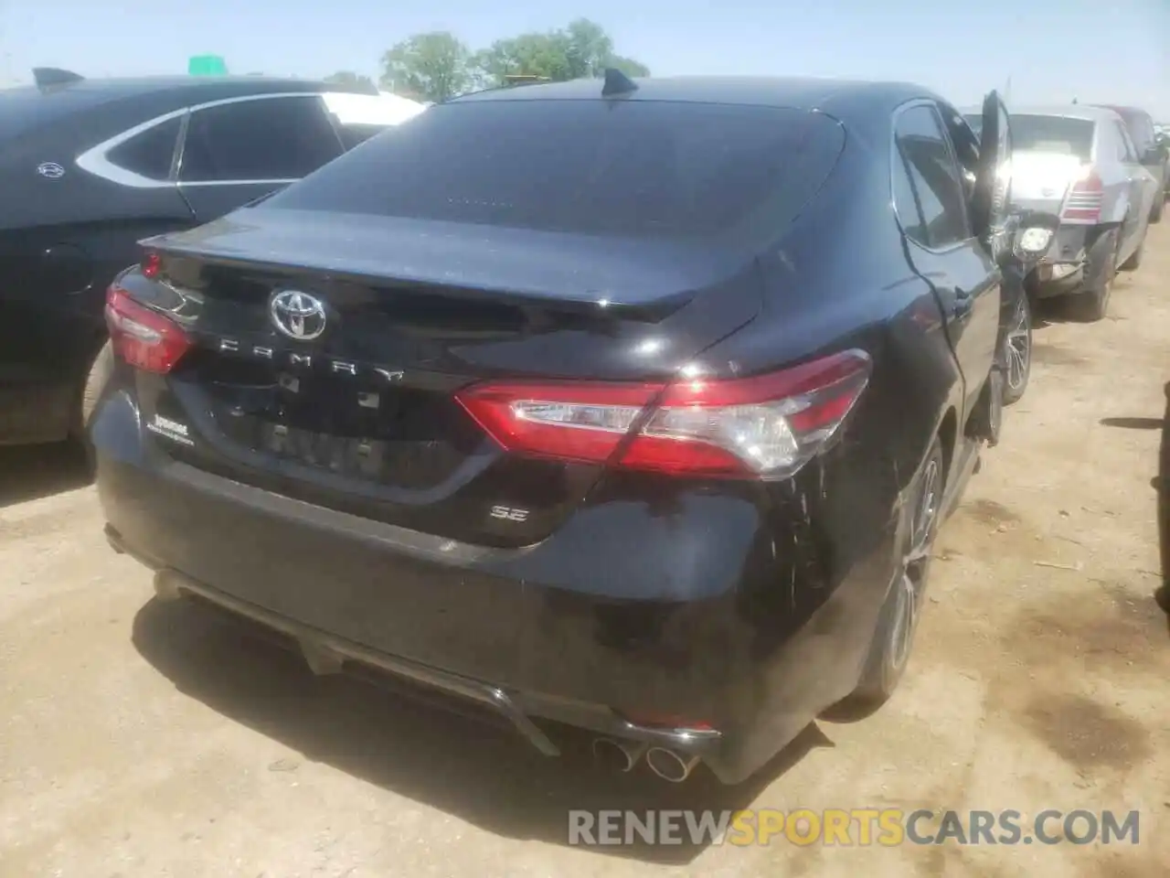 4 Photograph of a damaged car 4T1B11HK0KU752516 TOYOTA CAMRY 2019