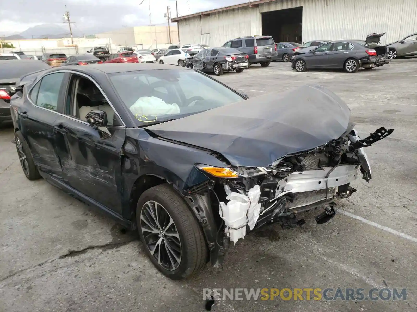 1 Photograph of a damaged car 4T1B11HK0KU752533 TOYOTA CAMRY 2019