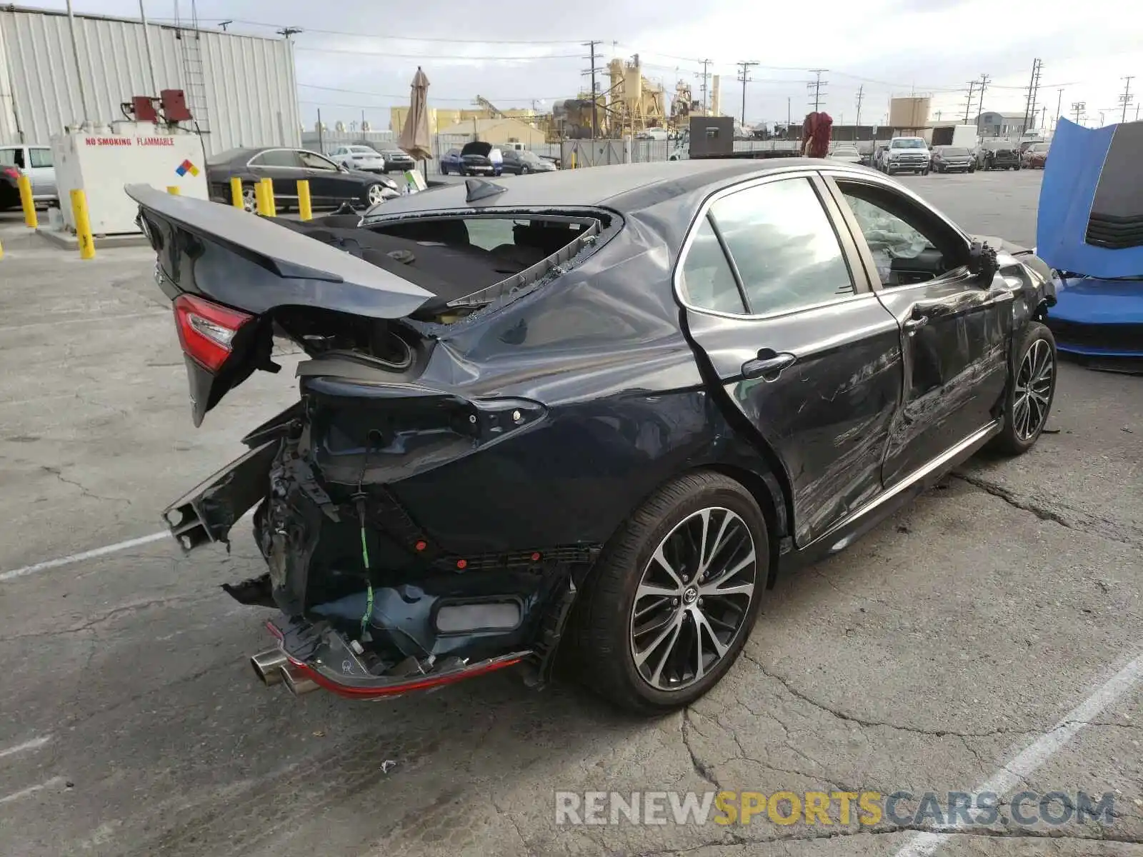 4 Photograph of a damaged car 4T1B11HK0KU752533 TOYOTA CAMRY 2019