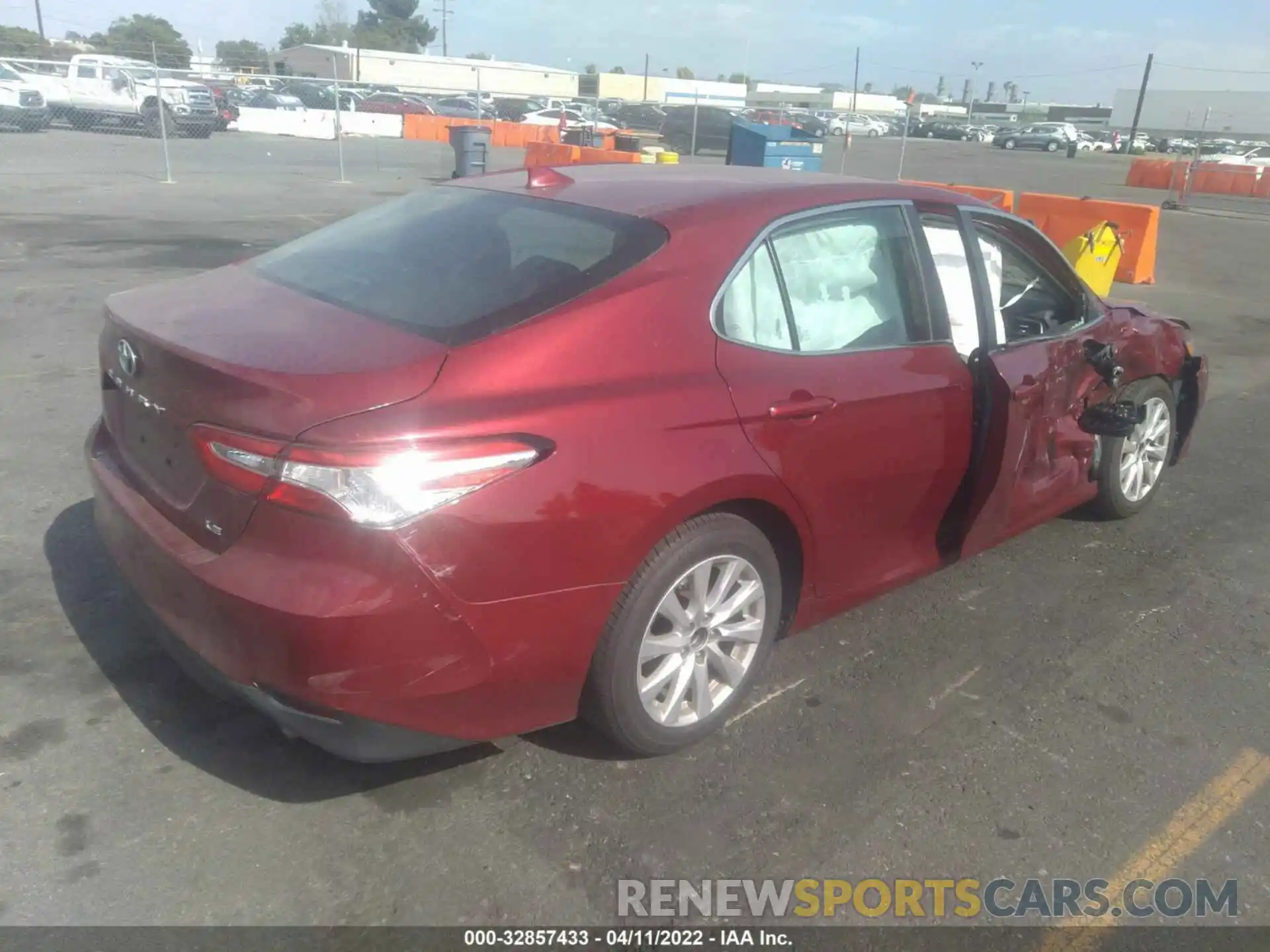 4 Photograph of a damaged car 4T1B11HK0KU753293 TOYOTA CAMRY 2019