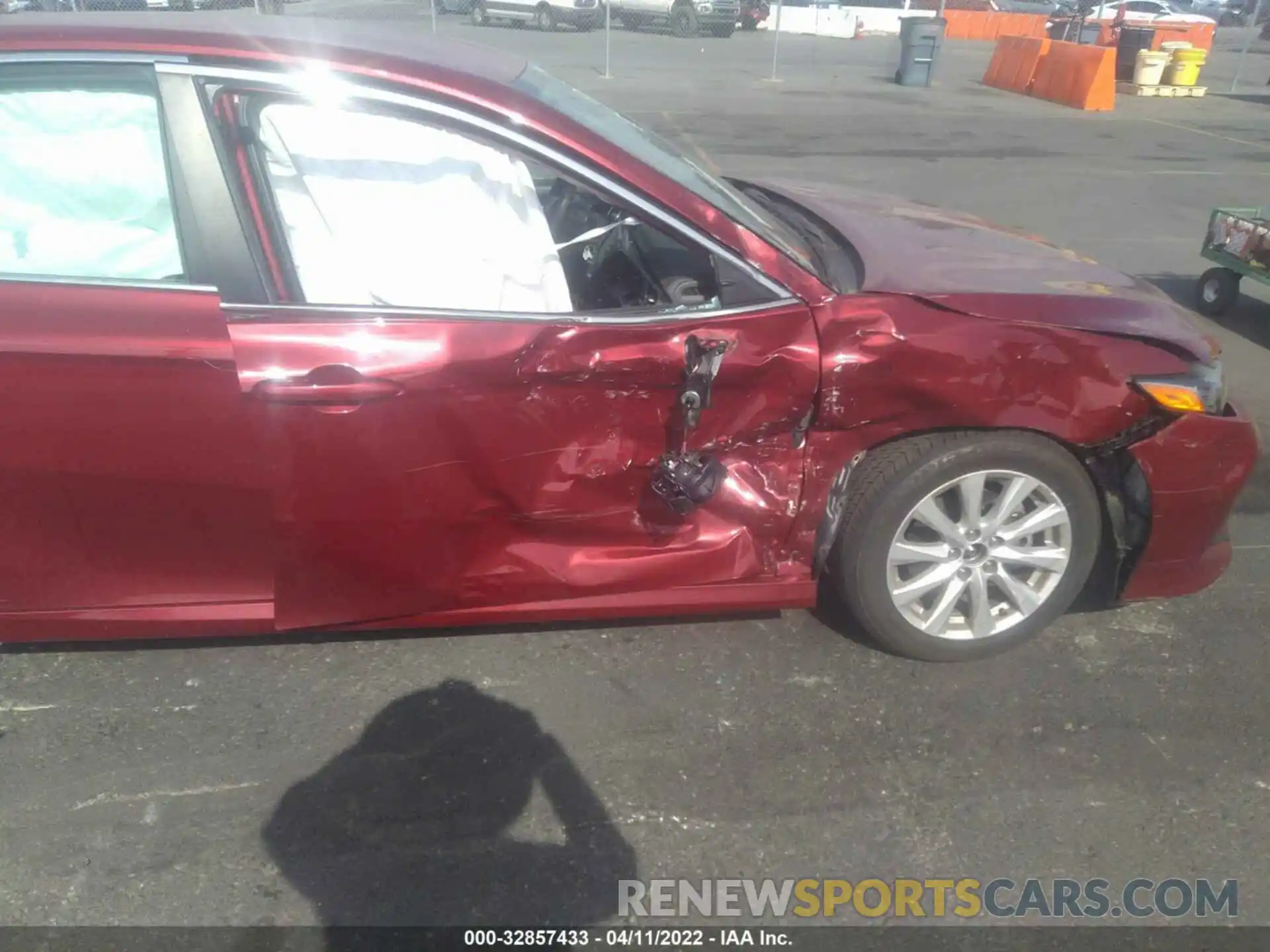 6 Photograph of a damaged car 4T1B11HK0KU753293 TOYOTA CAMRY 2019