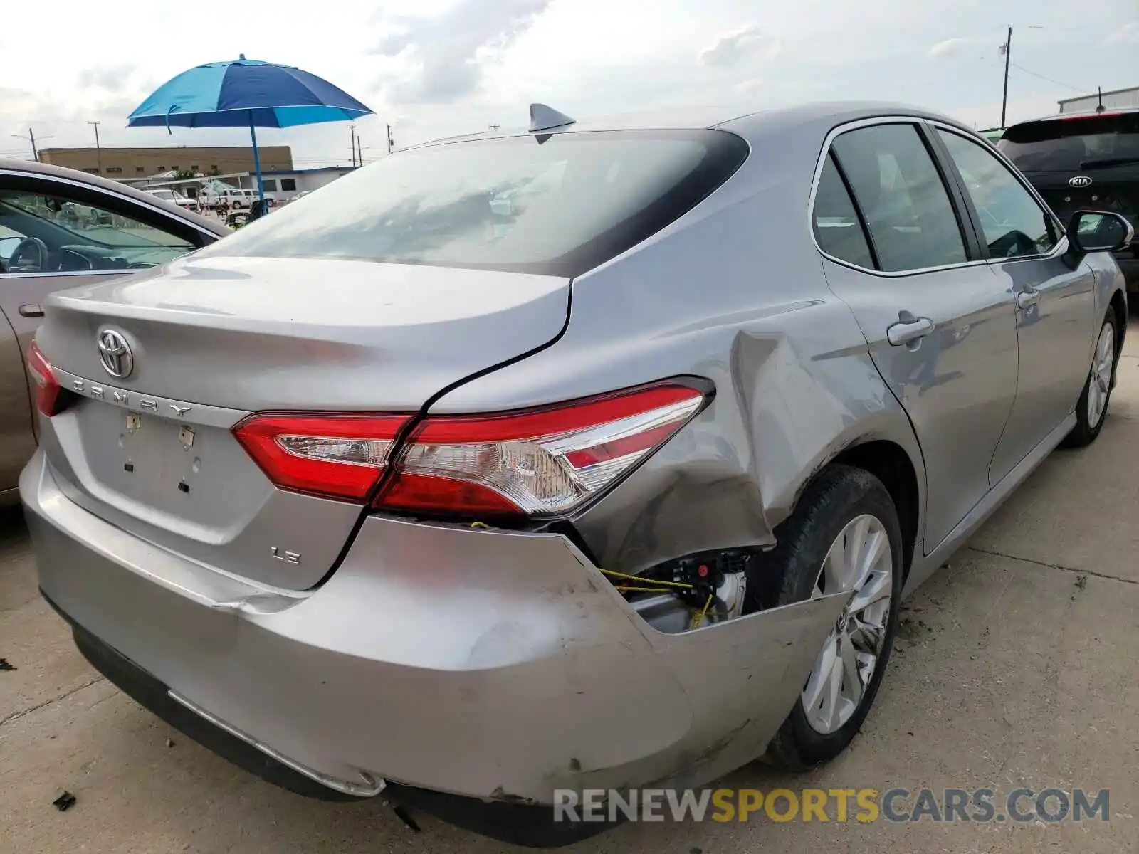 4 Photograph of a damaged car 4T1B11HK0KU753732 TOYOTA CAMRY 2019