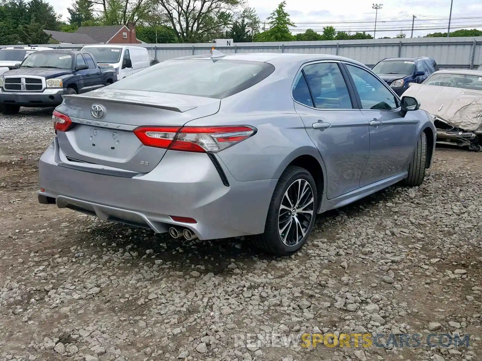 4 Photograph of a damaged car 4T1B11HK0KU755707 TOYOTA CAMRY 2019