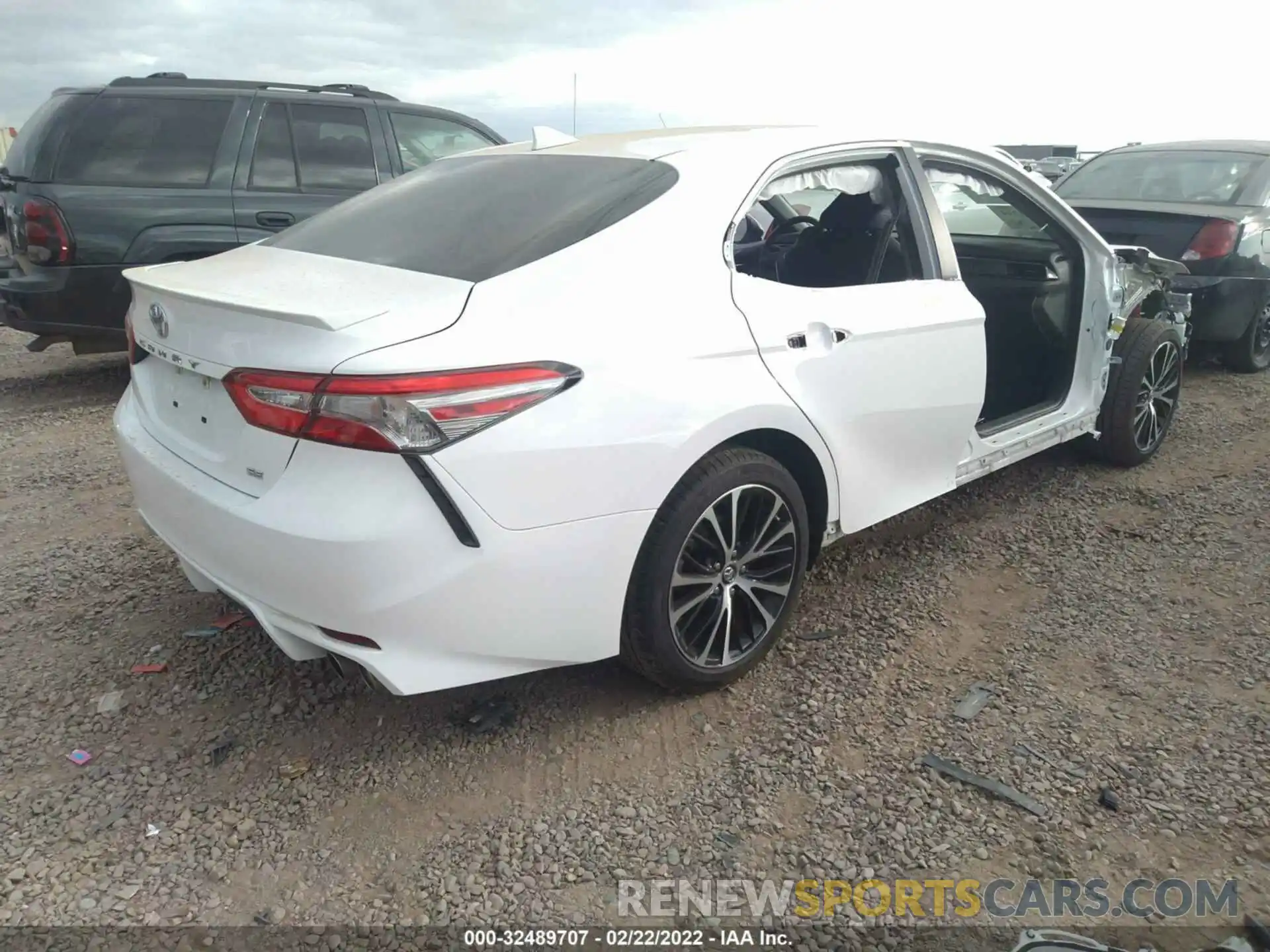 4 Photograph of a damaged car 4T1B11HK0KU755786 TOYOTA CAMRY 2019