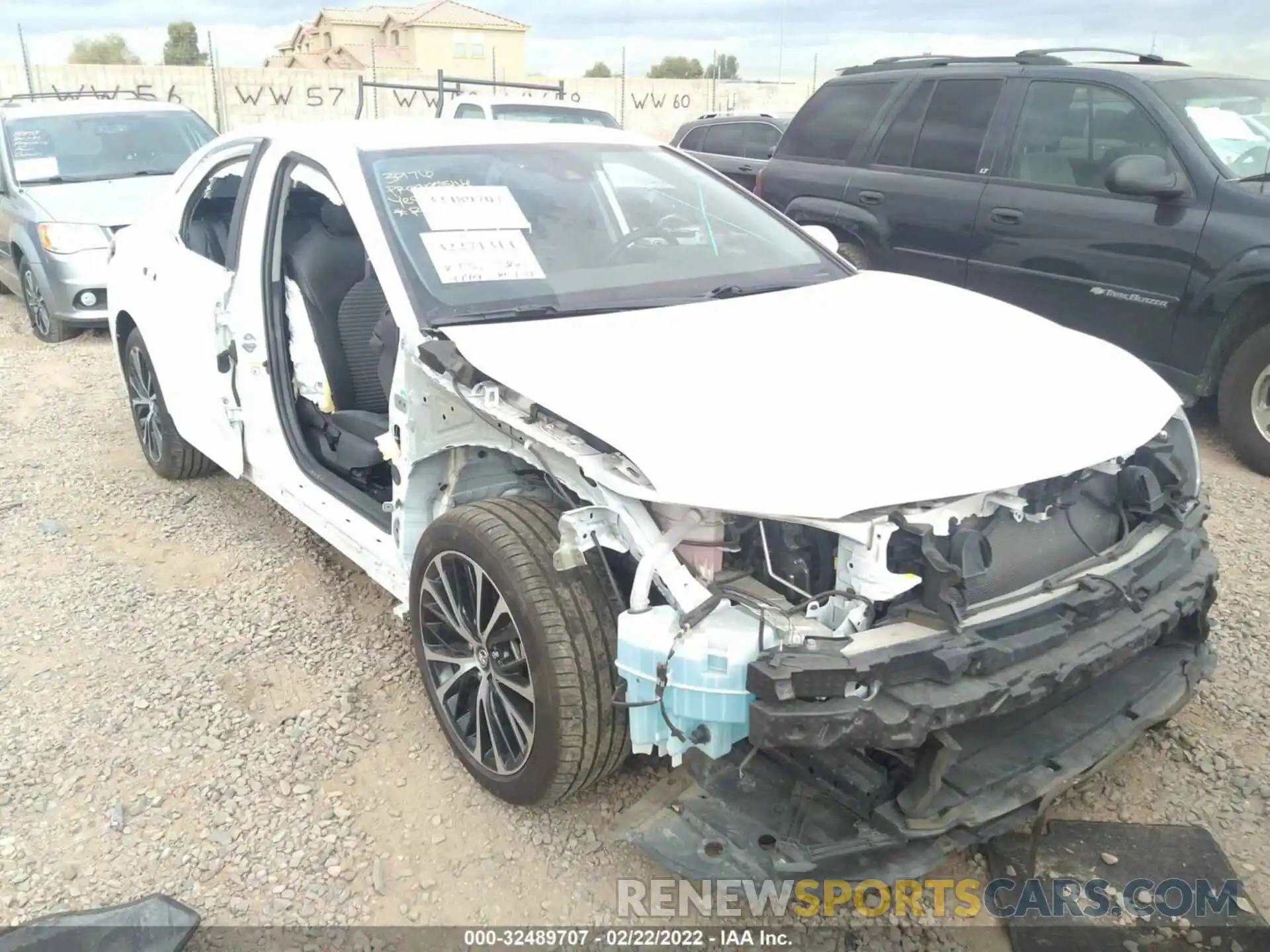 6 Photograph of a damaged car 4T1B11HK0KU755786 TOYOTA CAMRY 2019