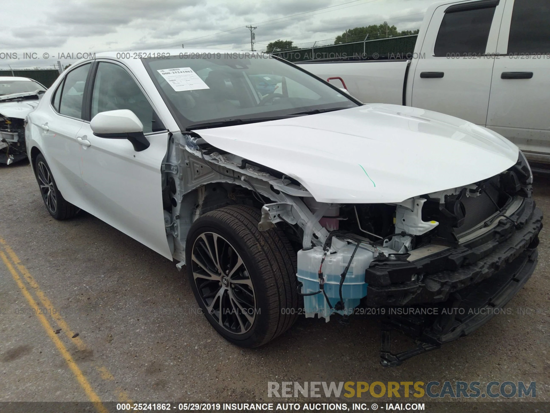 1 Photograph of a damaged car 4T1B11HK0KU756713 TOYOTA CAMRY 2019