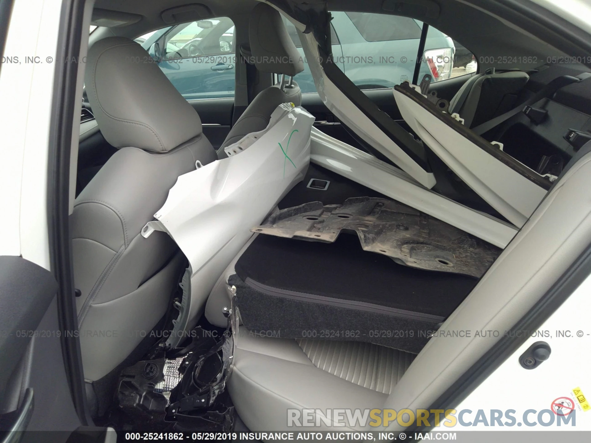 8 Photograph of a damaged car 4T1B11HK0KU756713 TOYOTA CAMRY 2019