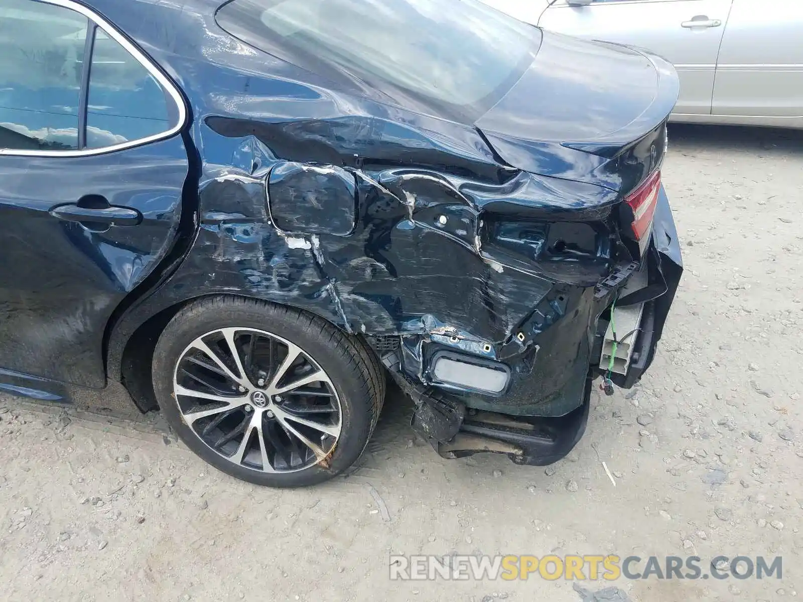 9 Photograph of a damaged car 4T1B11HK0KU758347 TOYOTA CAMRY 2019