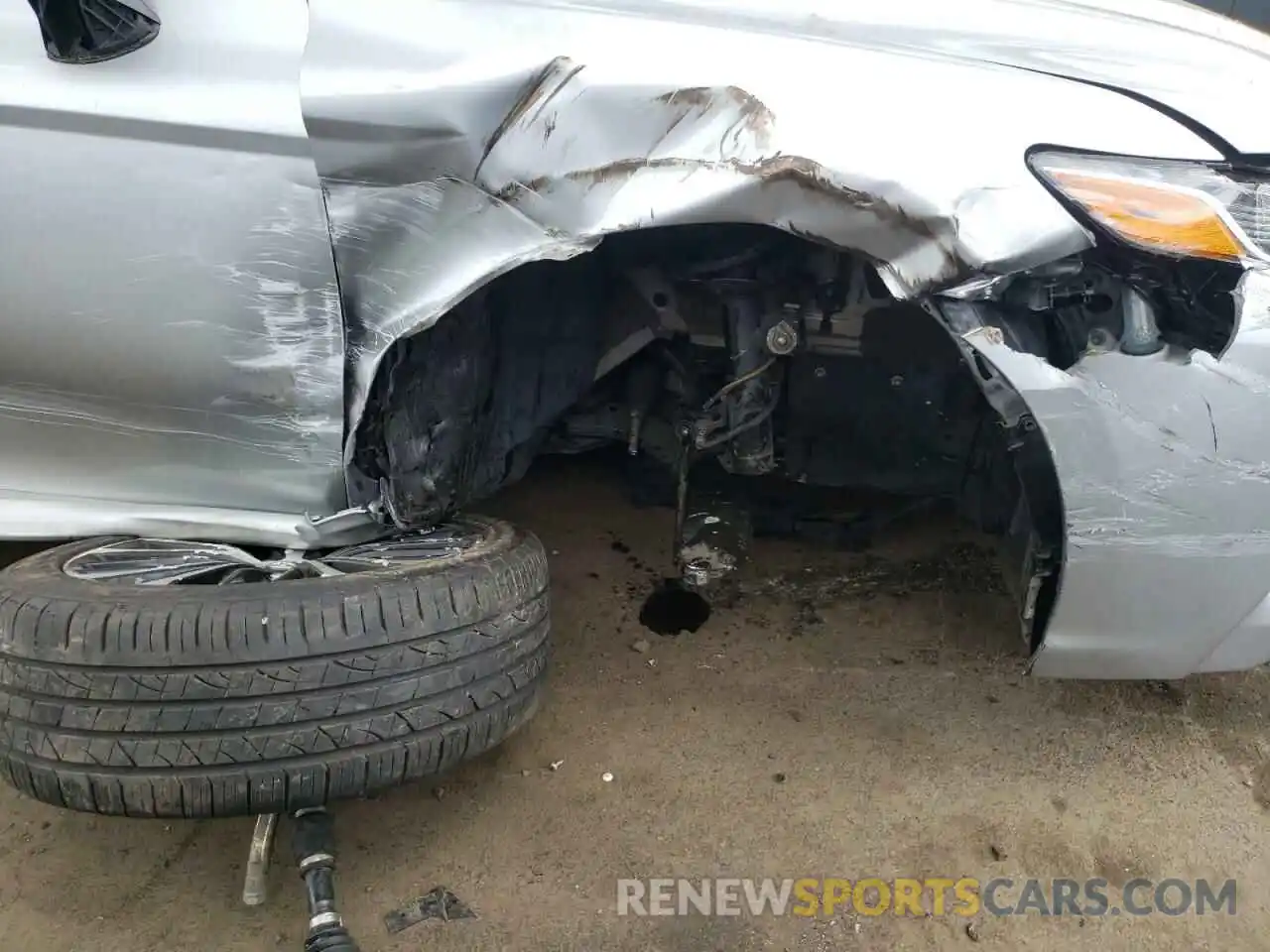 9 Photograph of a damaged car 4T1B11HK0KU761040 TOYOTA CAMRY 2019