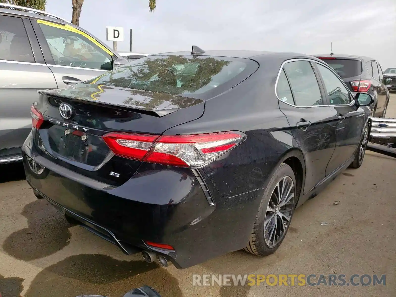 4 Photograph of a damaged car 4T1B11HK0KU761460 TOYOTA CAMRY 2019