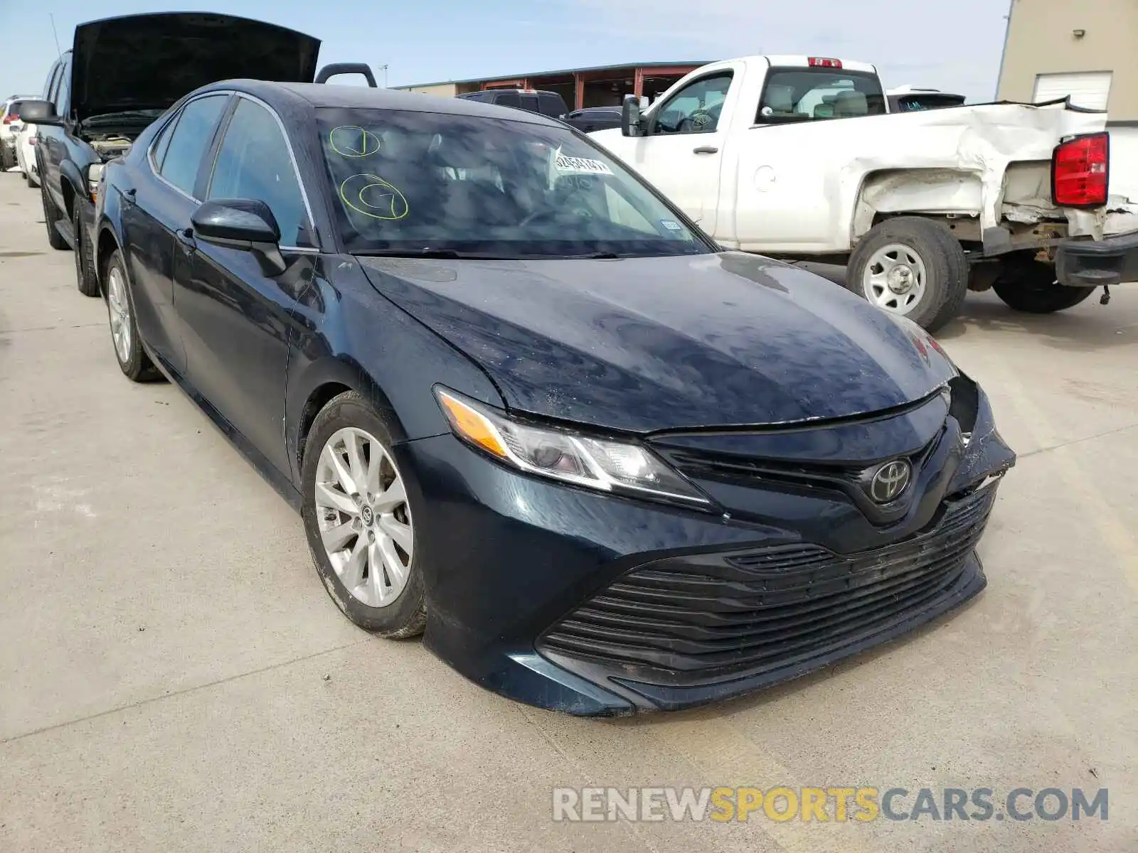 1 Photograph of a damaged car 4T1B11HK0KU765427 TOYOTA CAMRY 2019