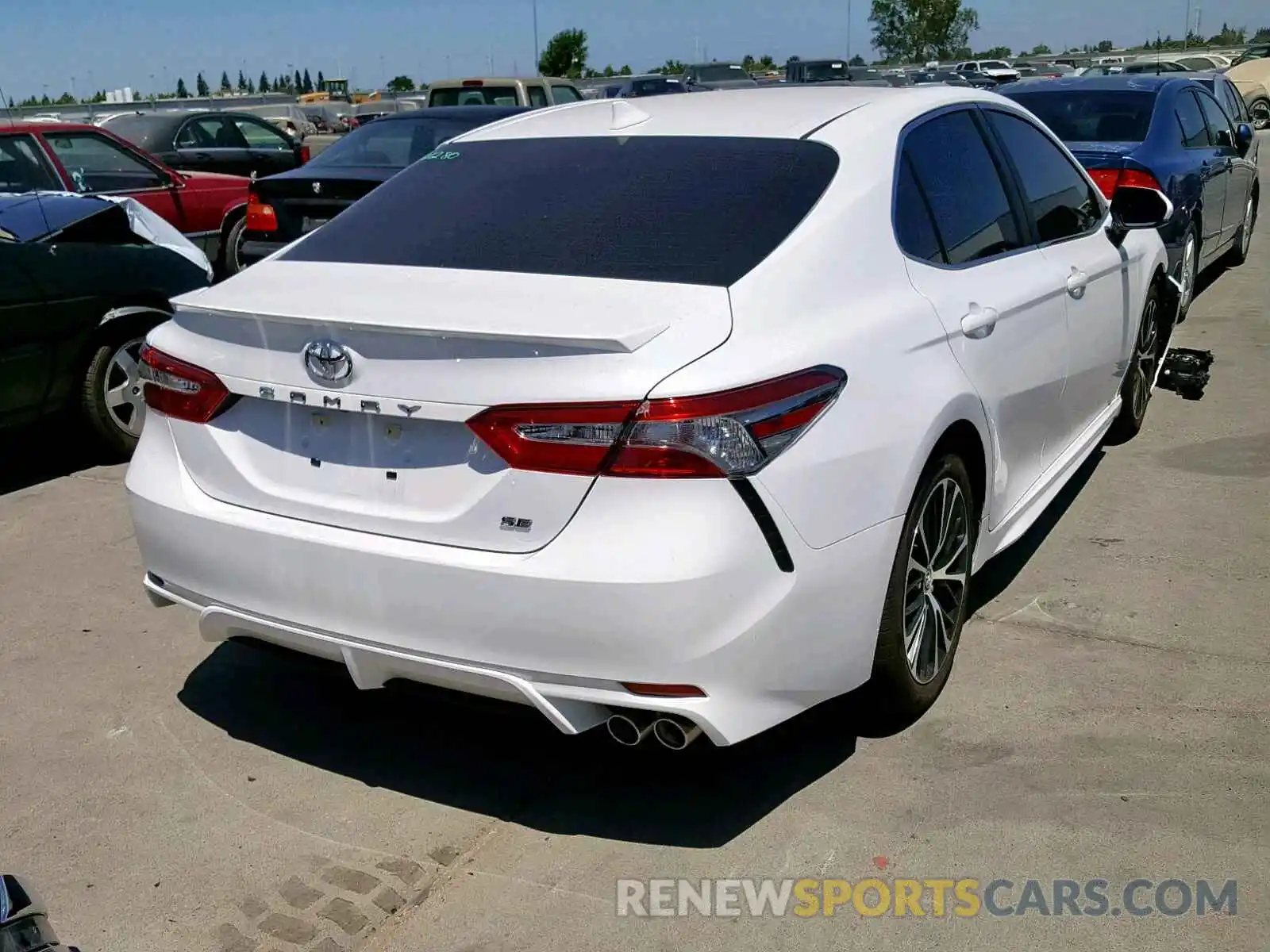 4 Photograph of a damaged car 4T1B11HK0KU768408 TOYOTA CAMRY 2019