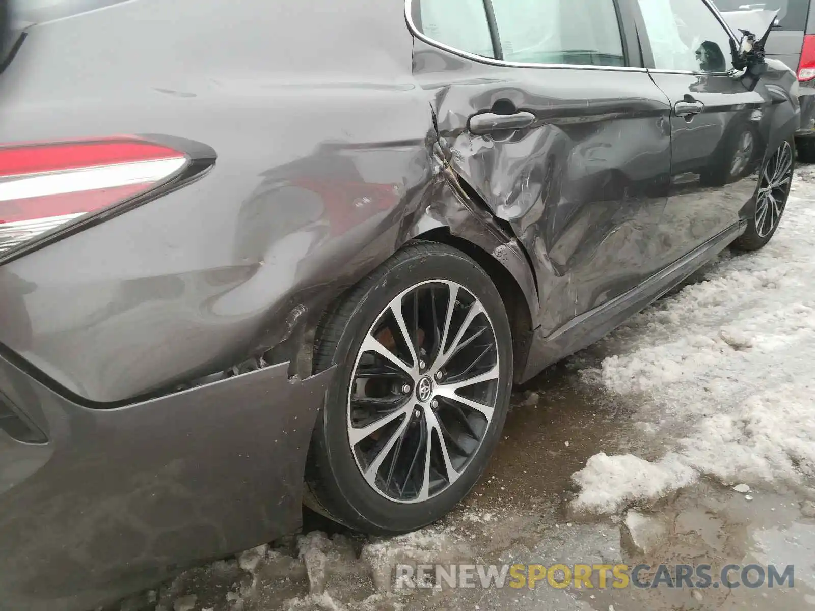 9 Photograph of a damaged car 4T1B11HK0KU769753 TOYOTA CAMRY 2019