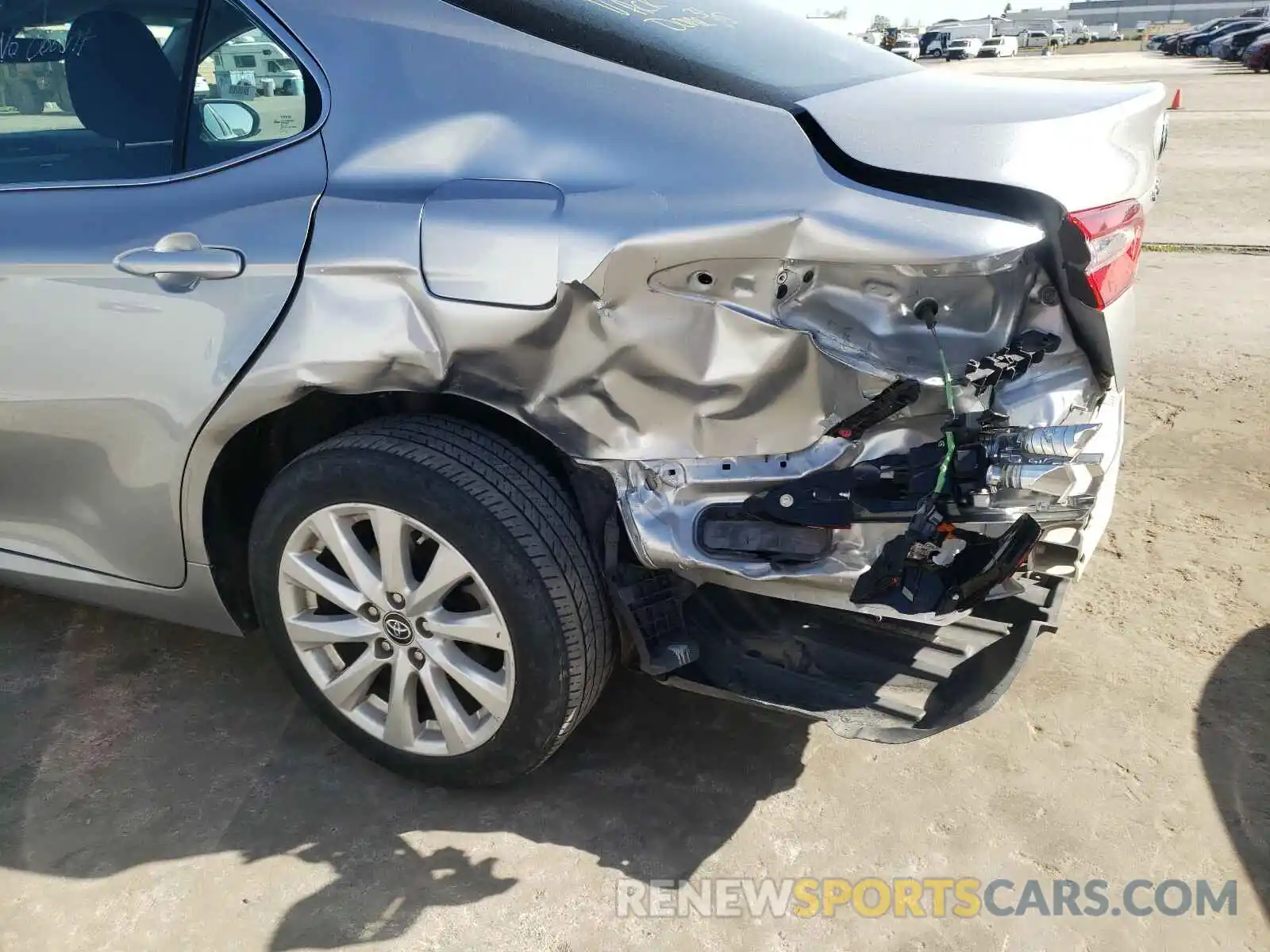 9 Photograph of a damaged car 4T1B11HK0KU770014 TOYOTA CAMRY 2019