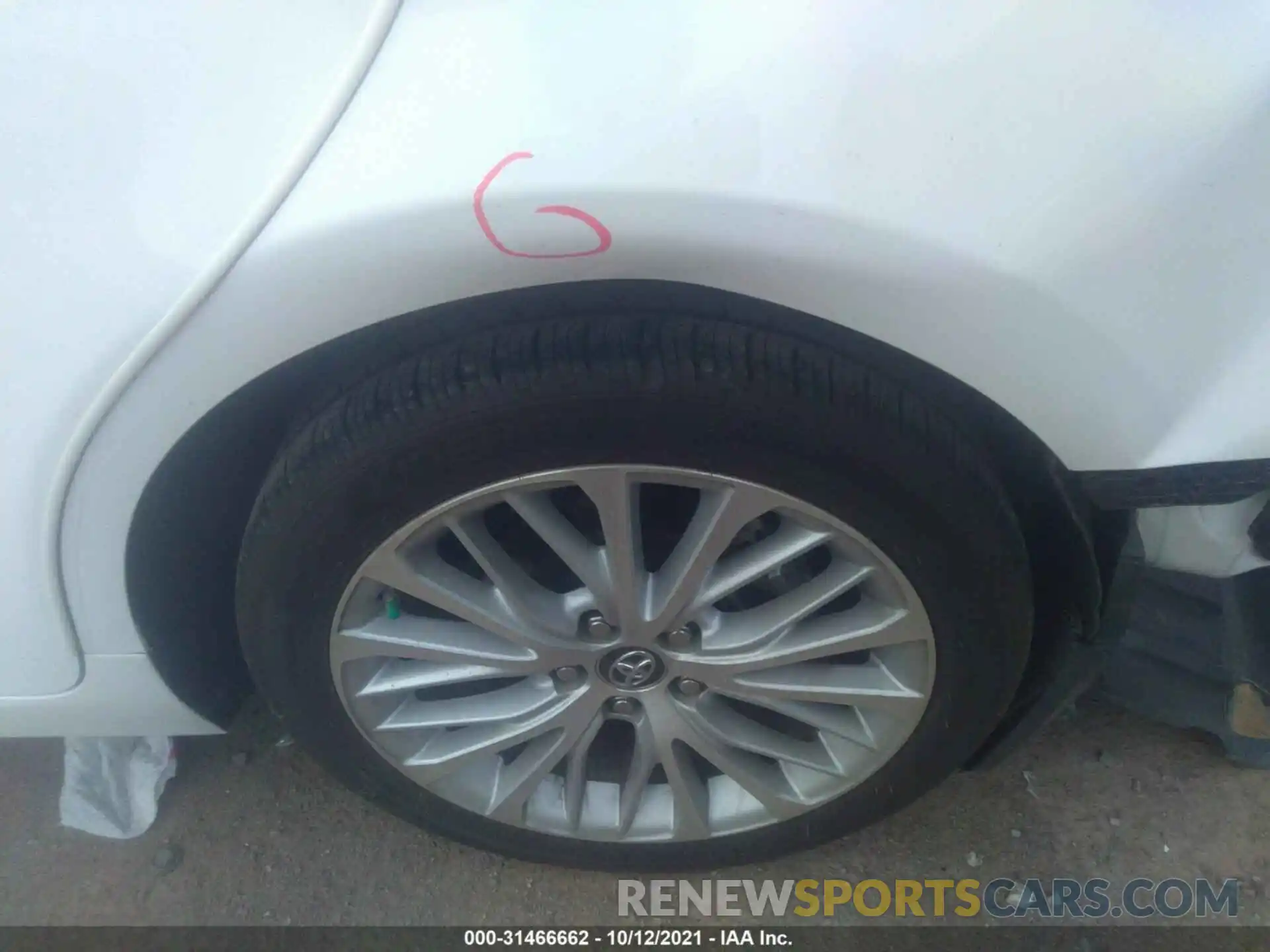 14 Photograph of a damaged car 4T1B11HK0KU772121 TOYOTA CAMRY 2019