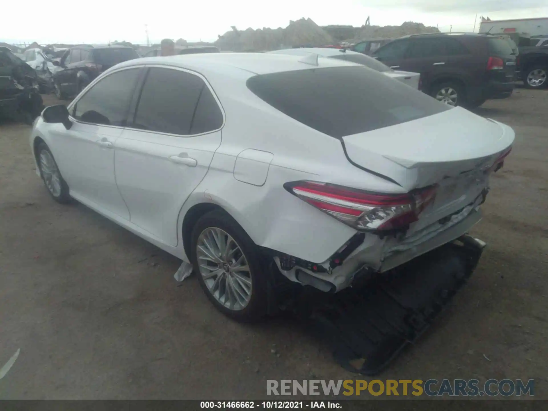 3 Photograph of a damaged car 4T1B11HK0KU772121 TOYOTA CAMRY 2019