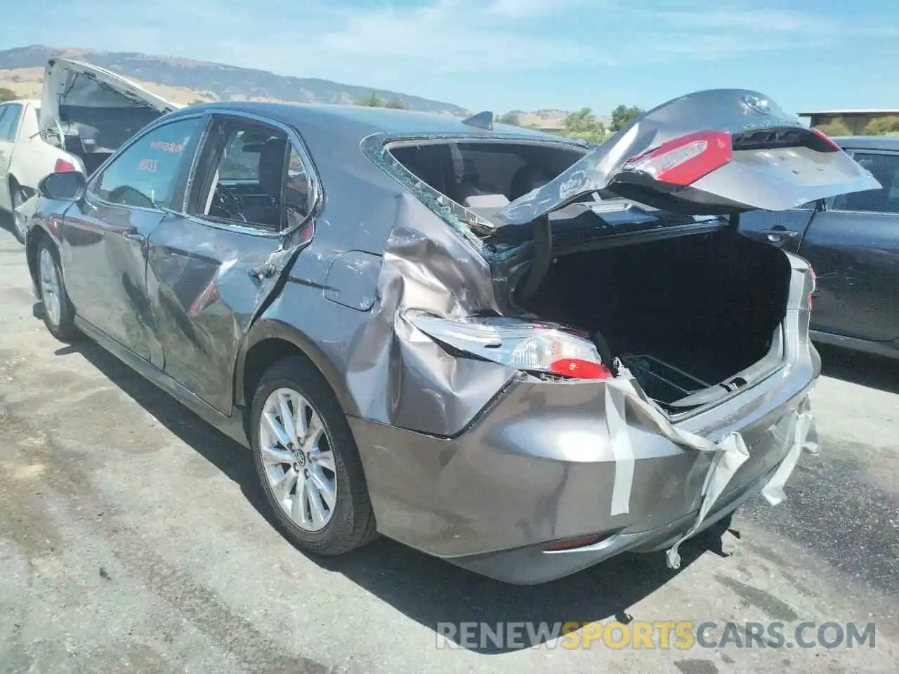 3 Photograph of a damaged car 4T1B11HK0KU775116 TOYOTA CAMRY 2019