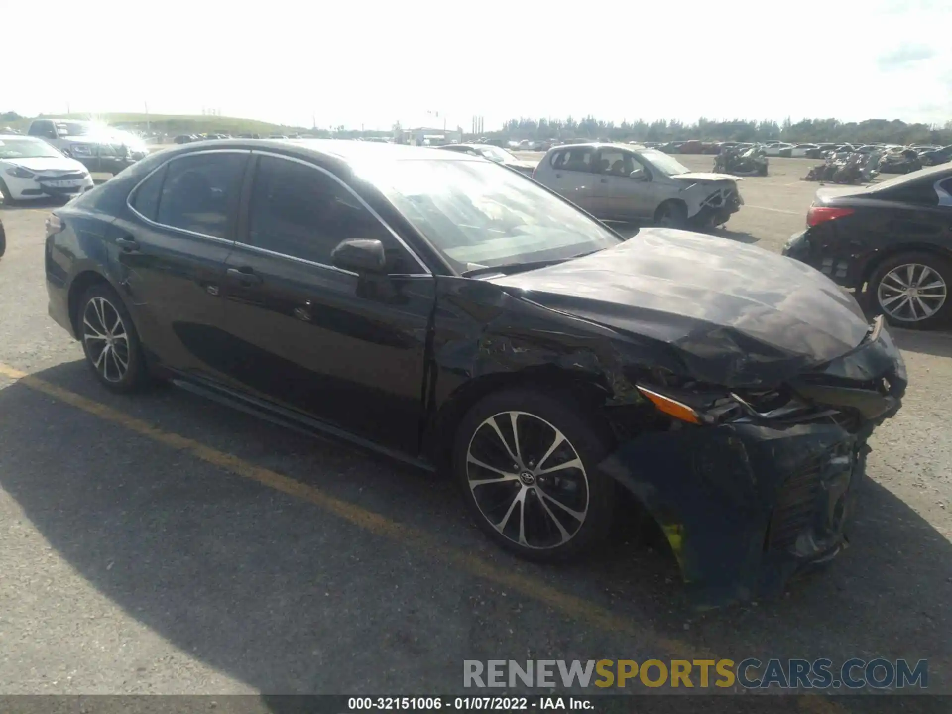 1 Photograph of a damaged car 4T1B11HK0KU775746 TOYOTA CAMRY 2019