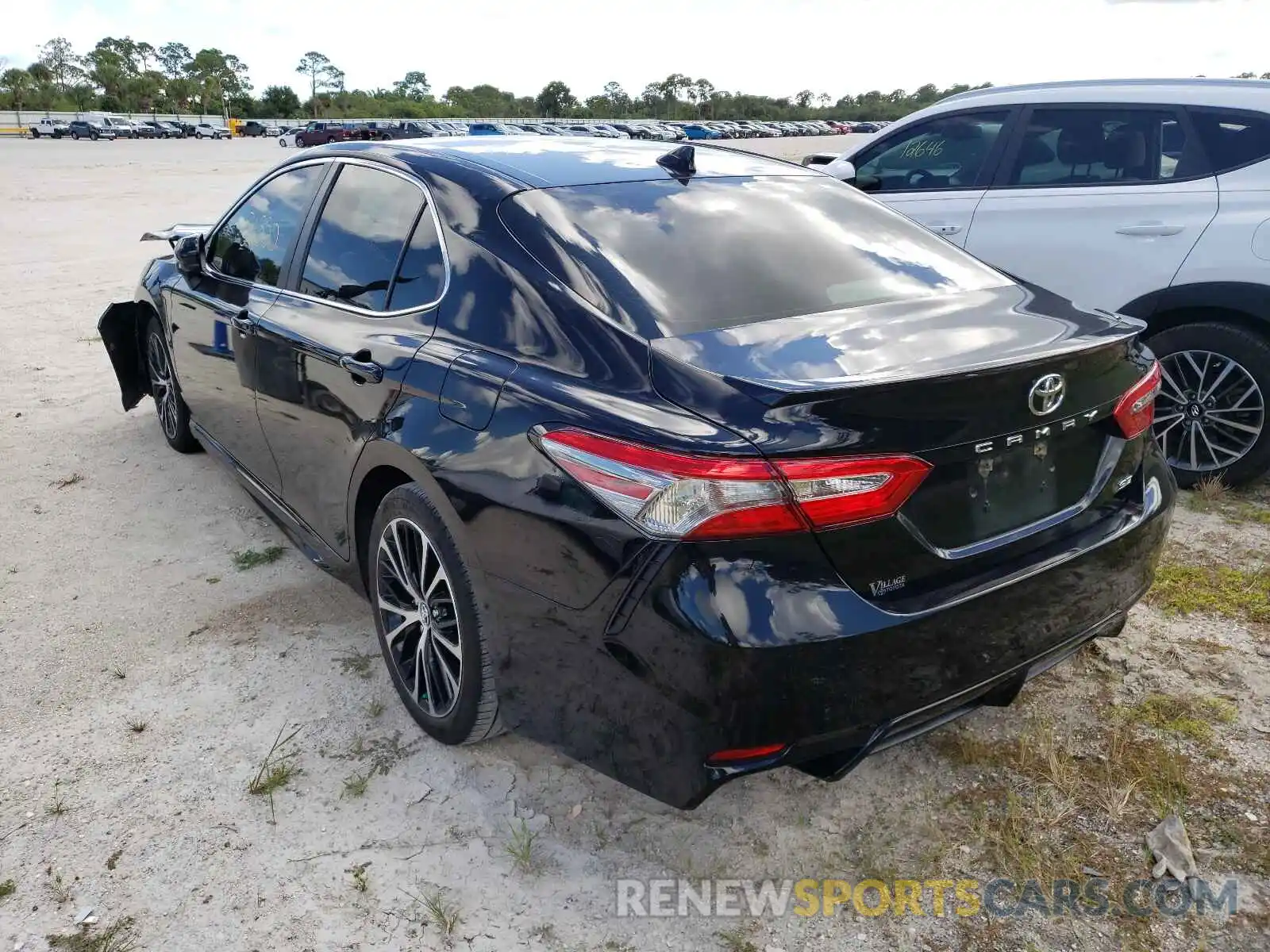 3 Photograph of a damaged car 4T1B11HK0KU778744 TOYOTA CAMRY 2019