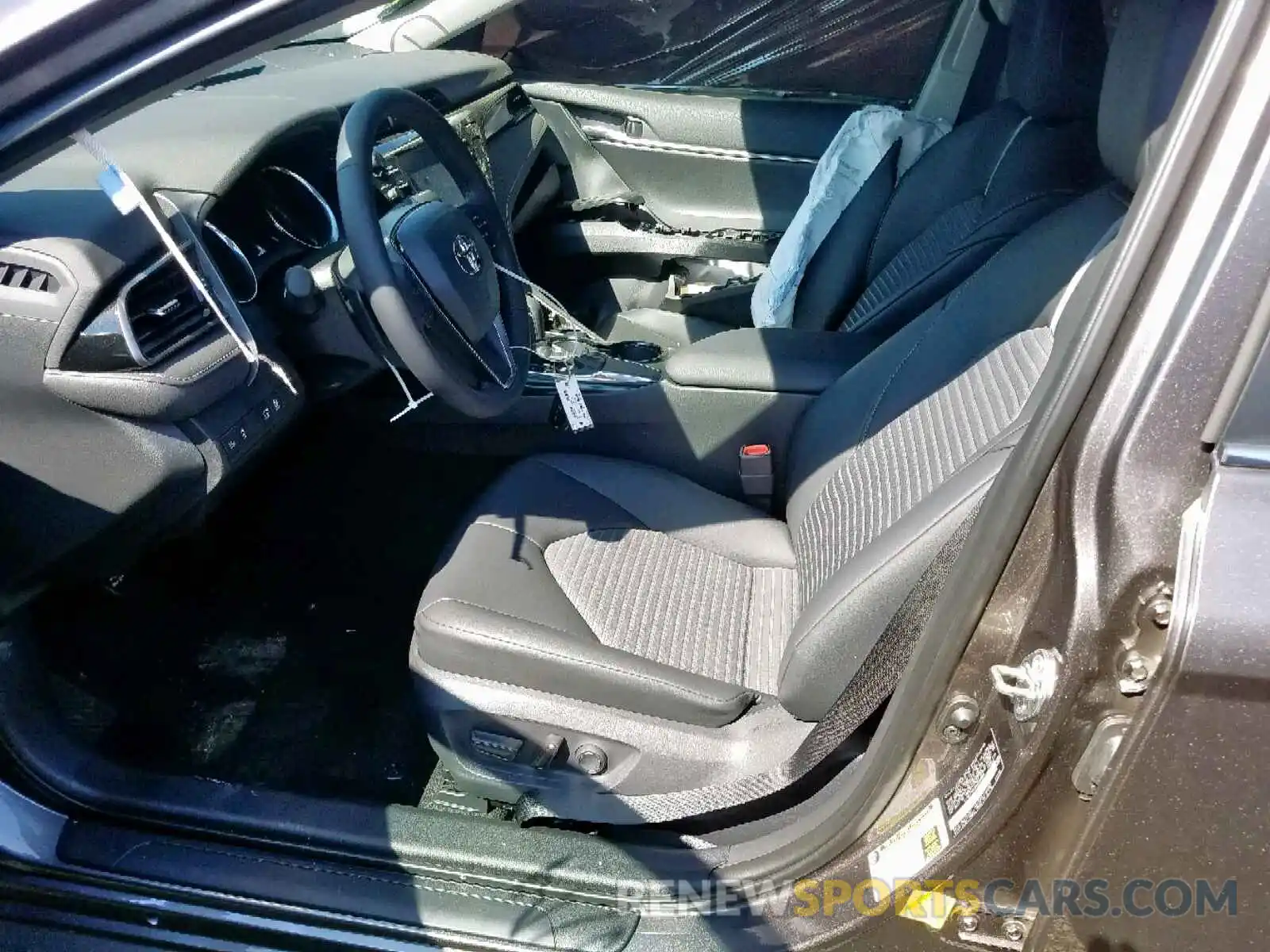 5 Photograph of a damaged car 4T1B11HK0KU780655 TOYOTA CAMRY 2019