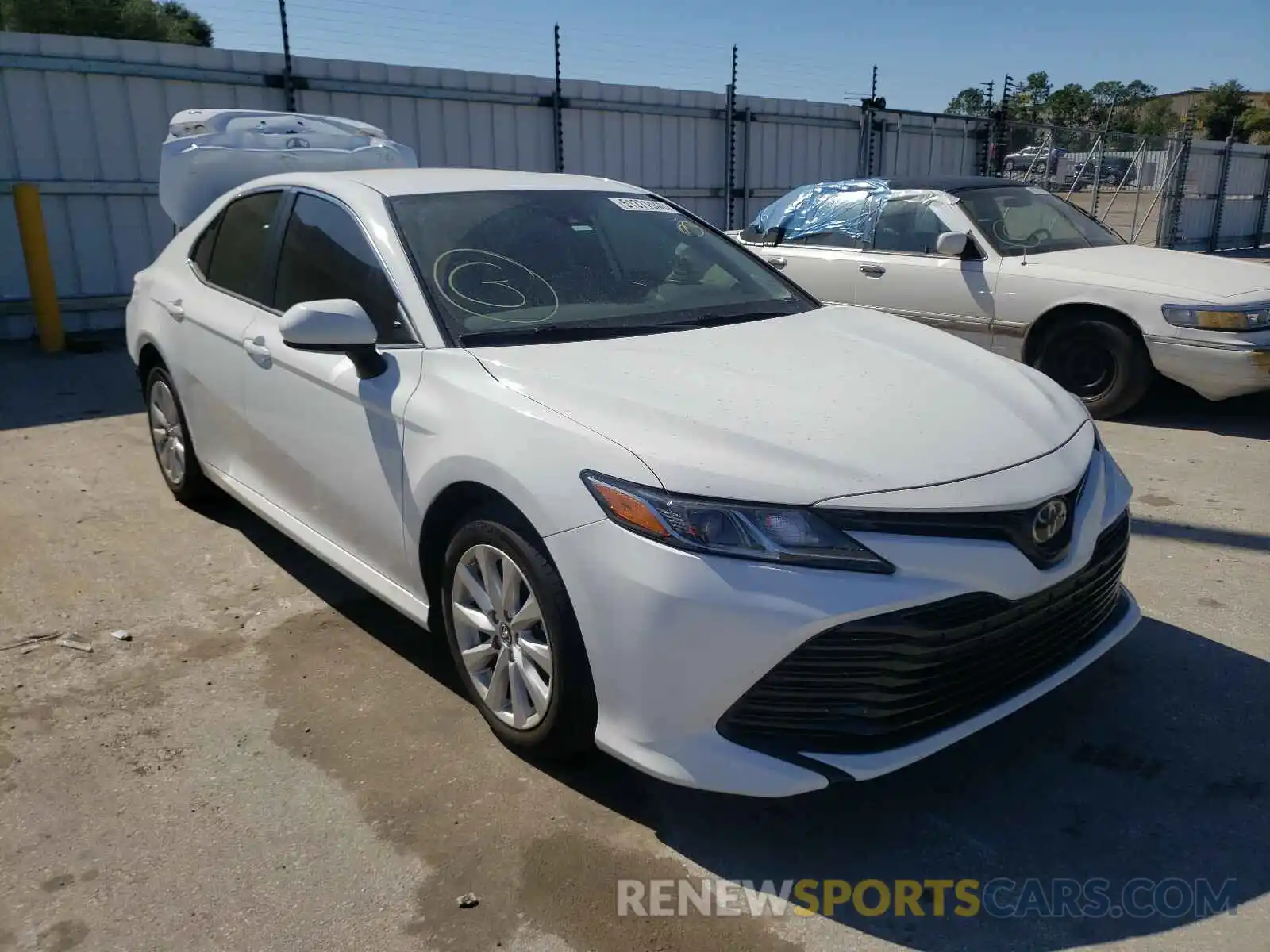 1 Photograph of a damaged car 4T1B11HK0KU780820 TOYOTA CAMRY 2019