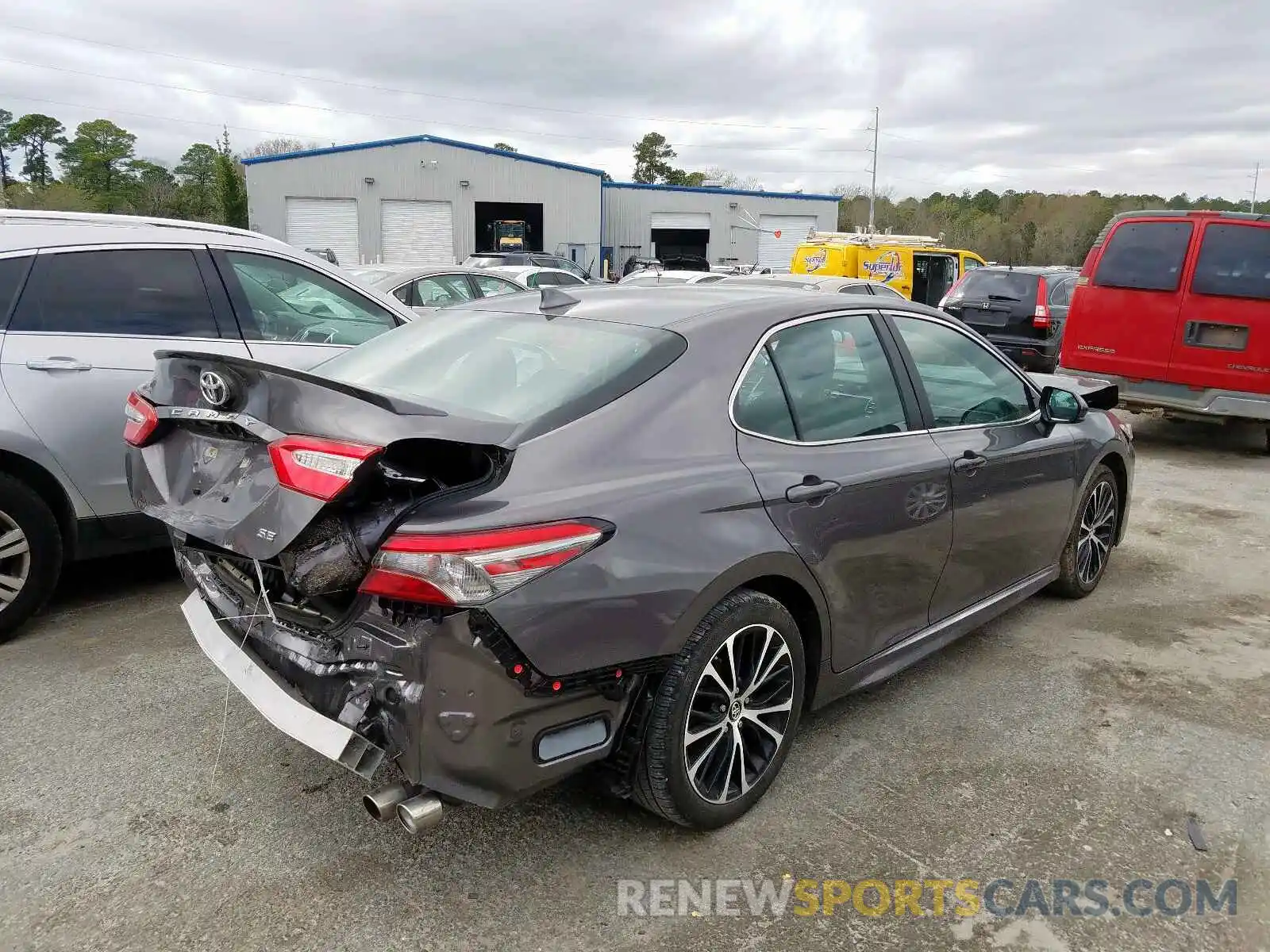 4 Photograph of a damaged car 4T1B11HK0KU780915 TOYOTA CAMRY 2019