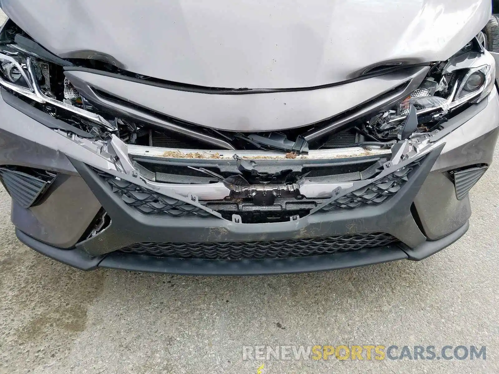 9 Photograph of a damaged car 4T1B11HK0KU780915 TOYOTA CAMRY 2019