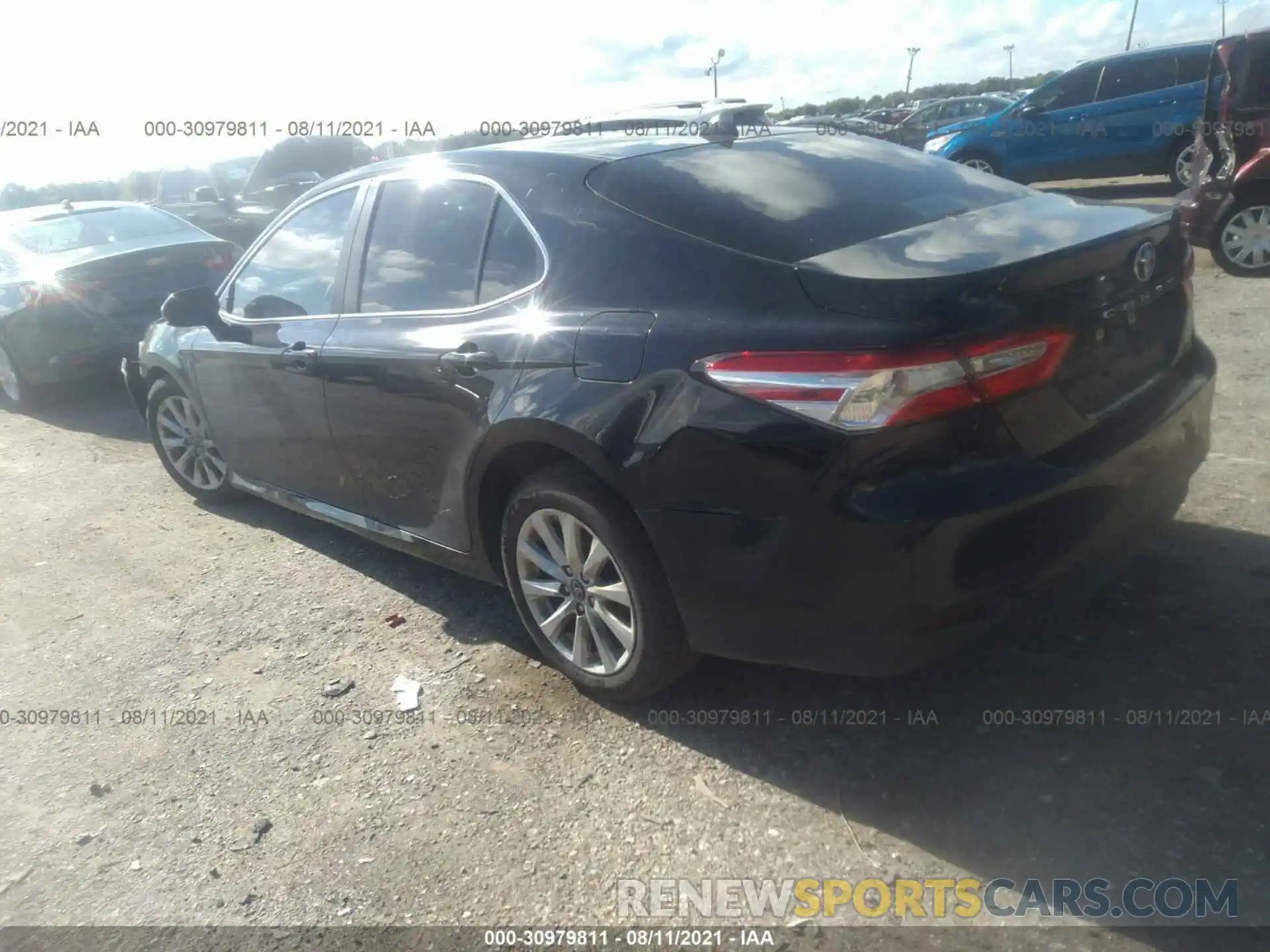 3 Фотография поврежденного автомобиля 4T1B11HK0KU783197 TOYOTA CAMRY 2019