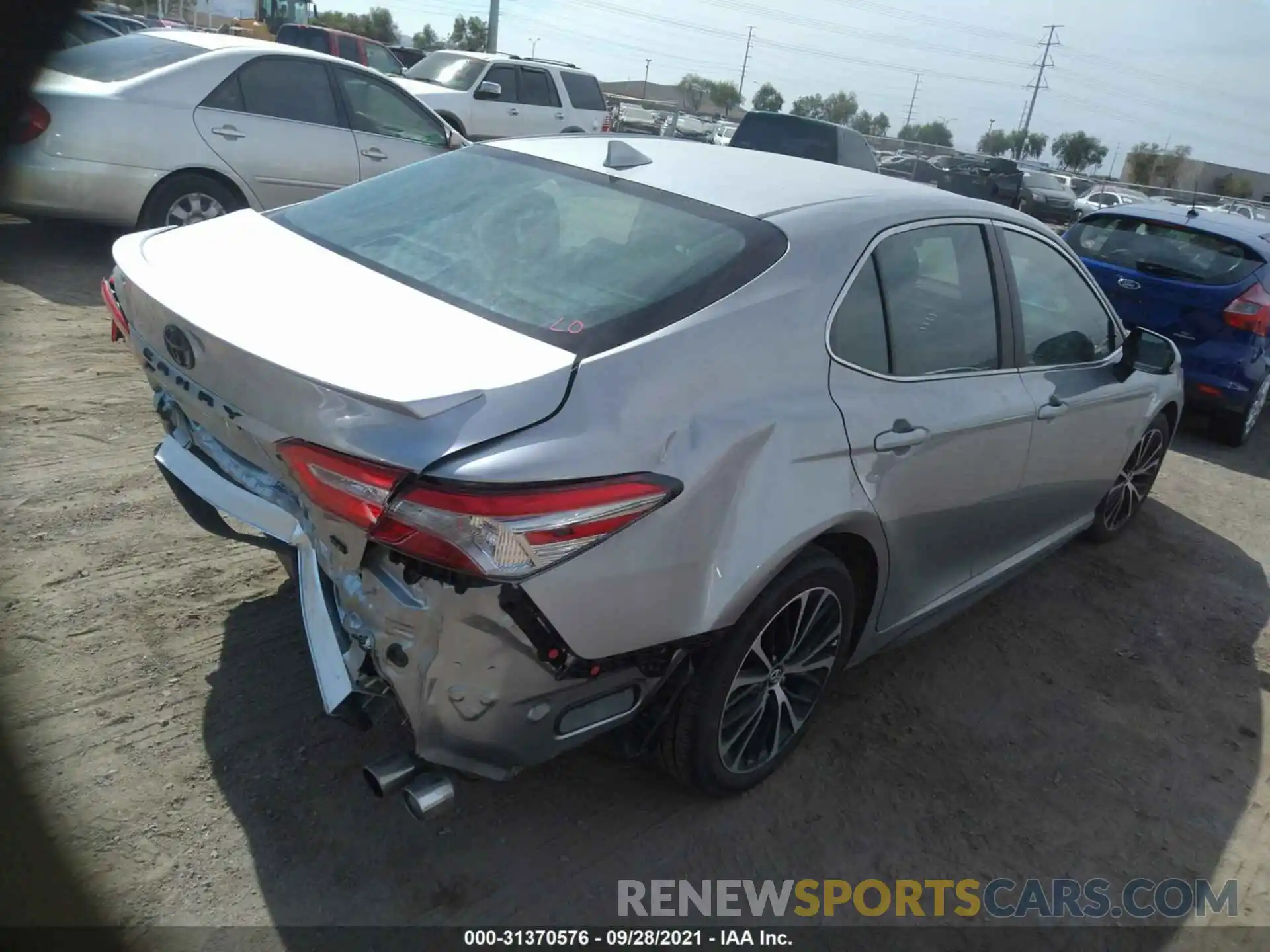 4 Photograph of a damaged car 4T1B11HK0KU788142 TOYOTA CAMRY 2019