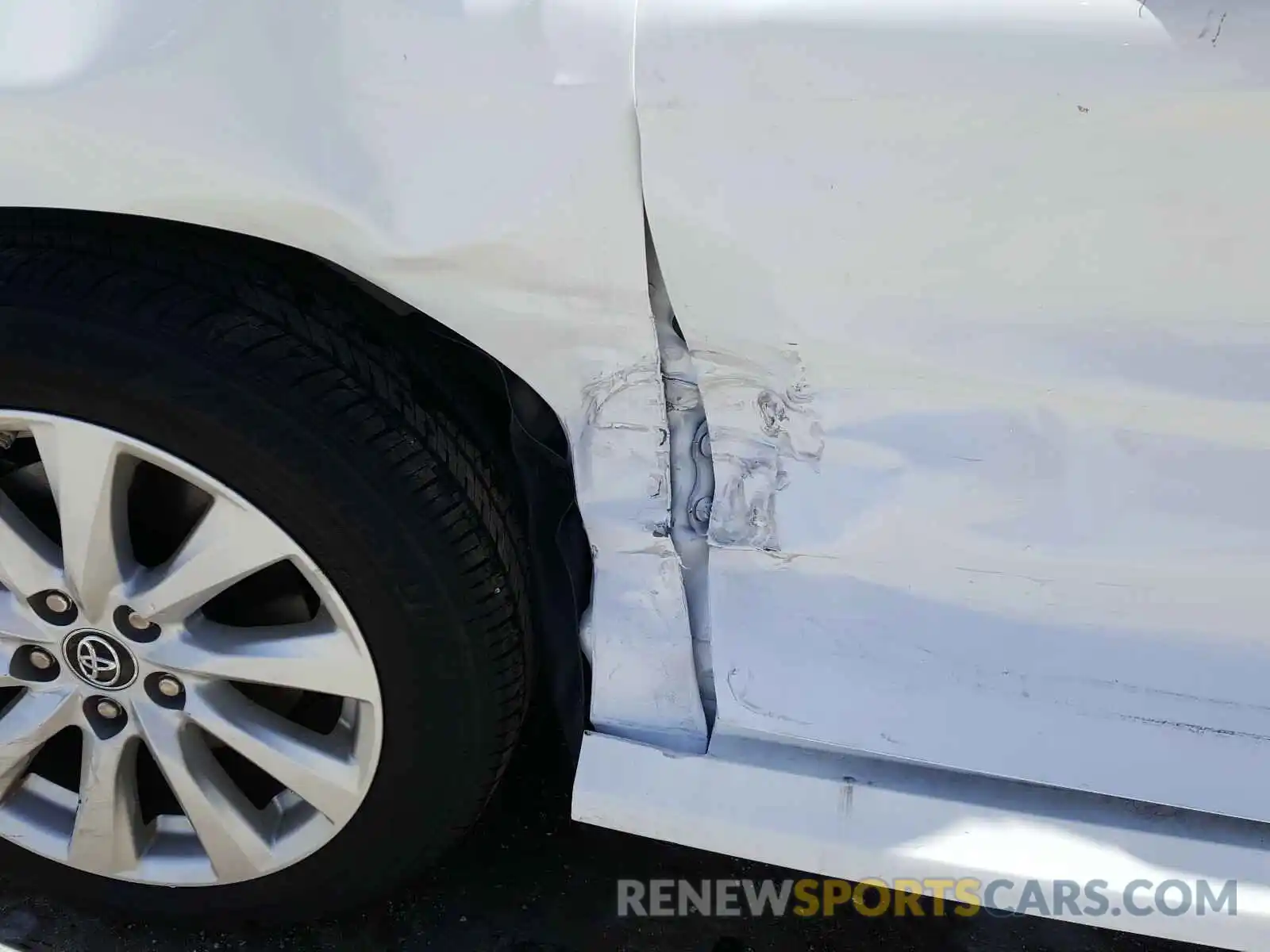 9 Photograph of a damaged car 4T1B11HK0KU792790 TOYOTA CAMRY 2019