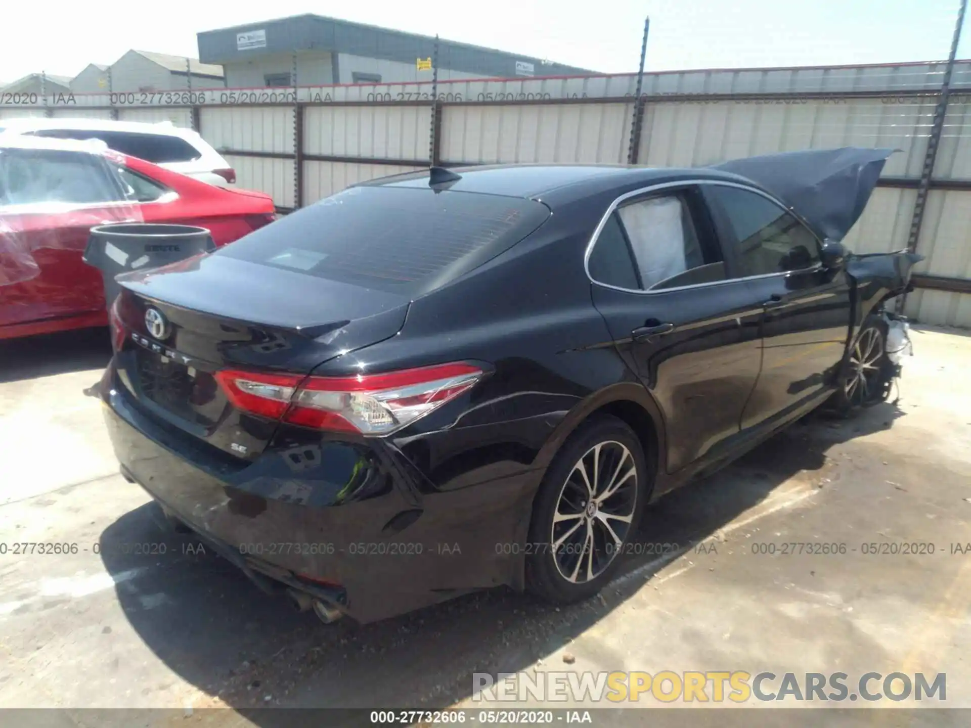 4 Photograph of a damaged car 4T1B11HK0KU795267 TOYOTA CAMRY 2019