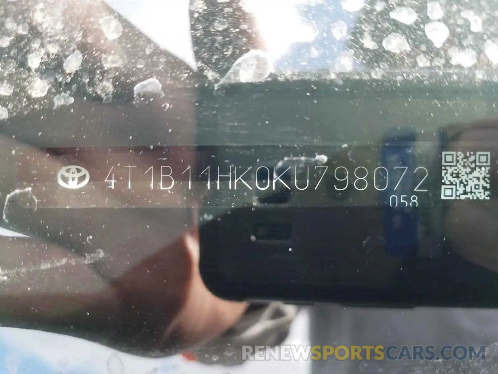 10 Photograph of a damaged car 4T1B11HK0KU798072 TOYOTA CAMRY 2019