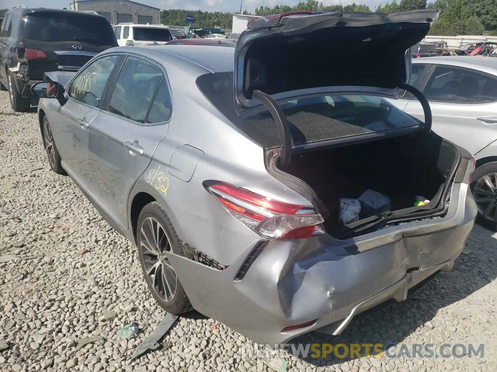 3 Фотография поврежденного автомобиля 4T1B11HK0KU798279 TOYOTA CAMRY 2019