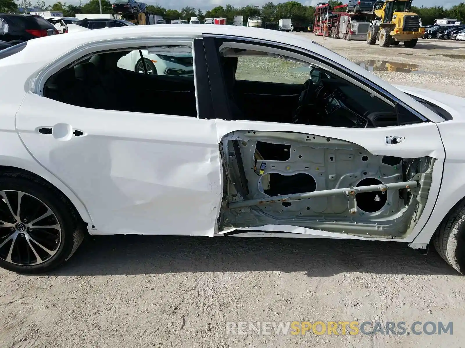 9 Photograph of a damaged car 4T1B11HK0KU798377 TOYOTA CAMRY 2019