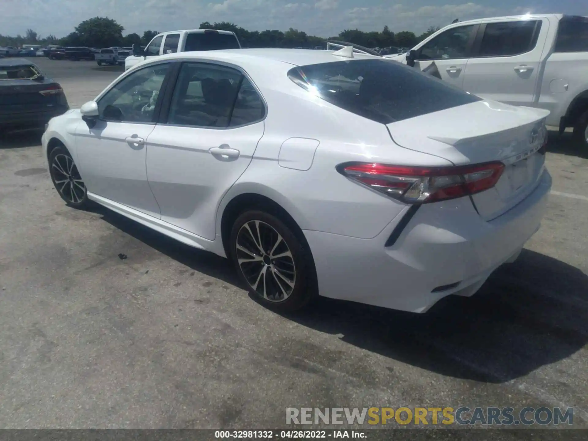 3 Photograph of a damaged car 4T1B11HK0KU805232 TOYOTA CAMRY 2019