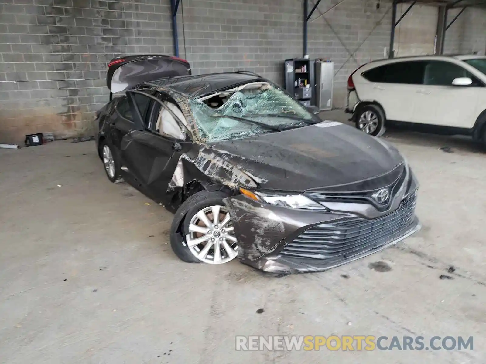 1 Photograph of a damaged car 4T1B11HK0KU805442 TOYOTA CAMRY 2019