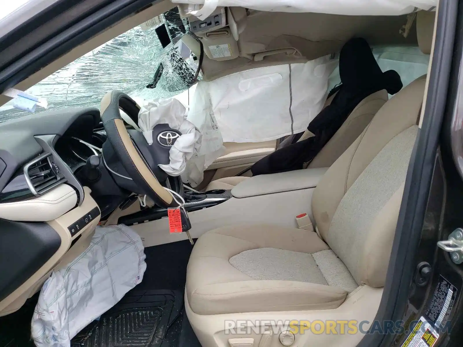 5 Photograph of a damaged car 4T1B11HK0KU805442 TOYOTA CAMRY 2019