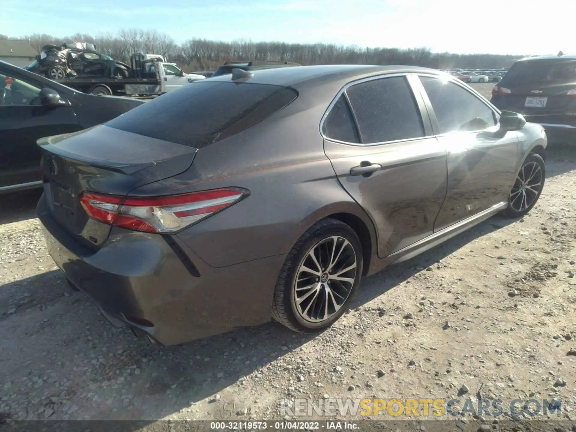 4 Фотография поврежденного автомобиля 4T1B11HK0KU806493 TOYOTA CAMRY 2019