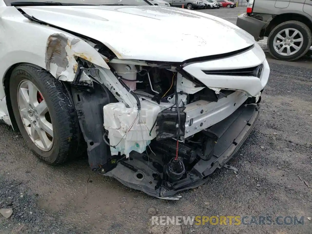 9 Photograph of a damaged car 4T1B11HK0KU808552 TOYOTA CAMRY 2019