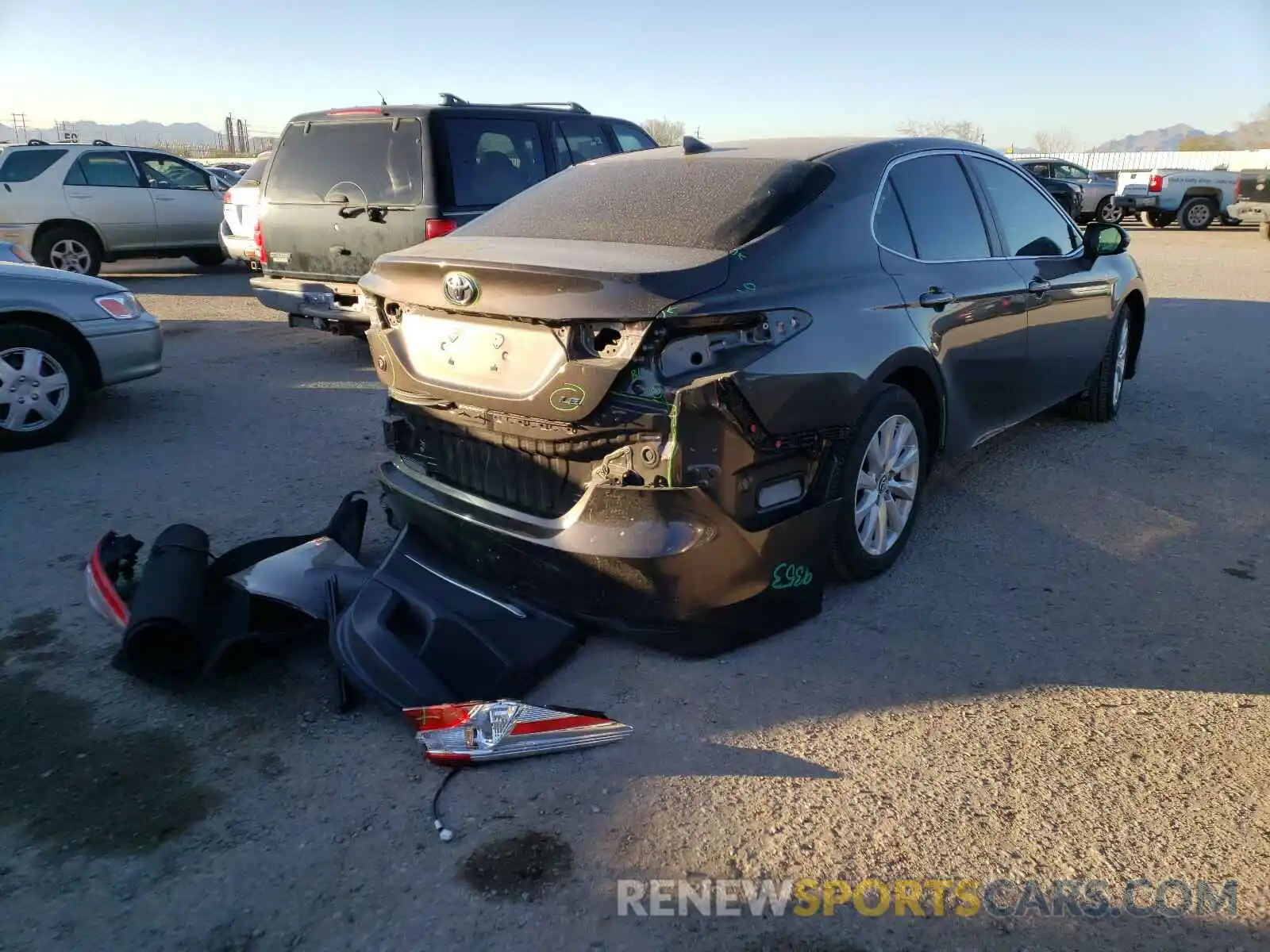 4 Фотография поврежденного автомобиля 4T1B11HK0KU811760 TOYOTA CAMRY 2019