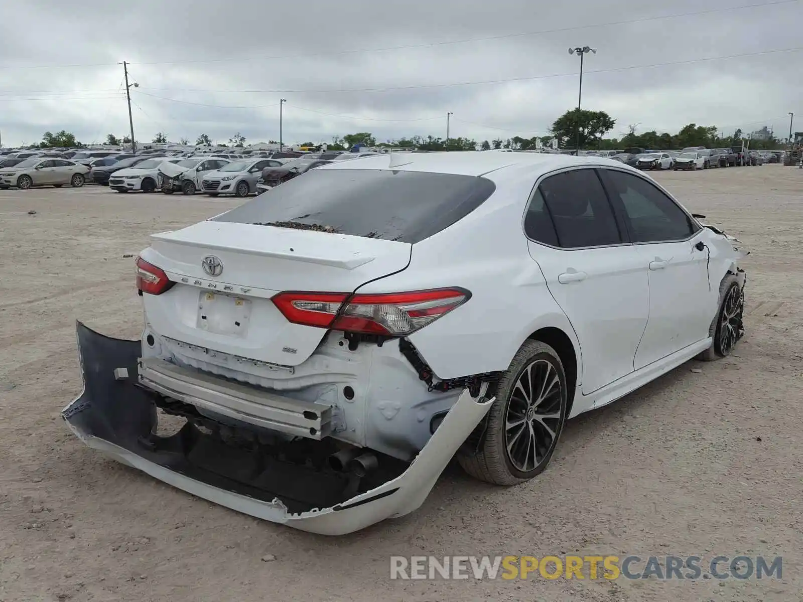 4 Фотография поврежденного автомобиля 4T1B11HK0KU816098 TOYOTA CAMRY 2019