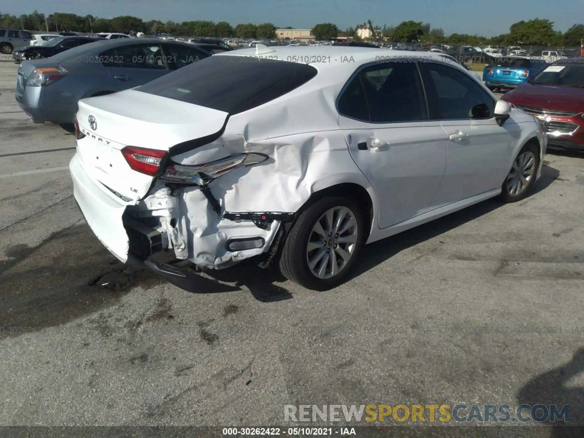 4 Photograph of a damaged car 4T1B11HK0KU816554 TOYOTA CAMRY 2019