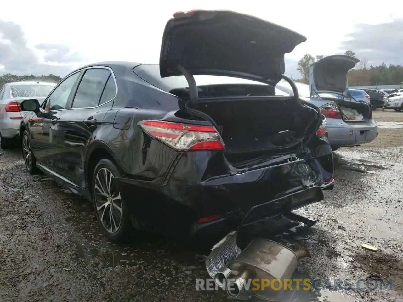 3 Photograph of a damaged car 4T1B11HK0KU817364 TOYOTA CAMRY 2019