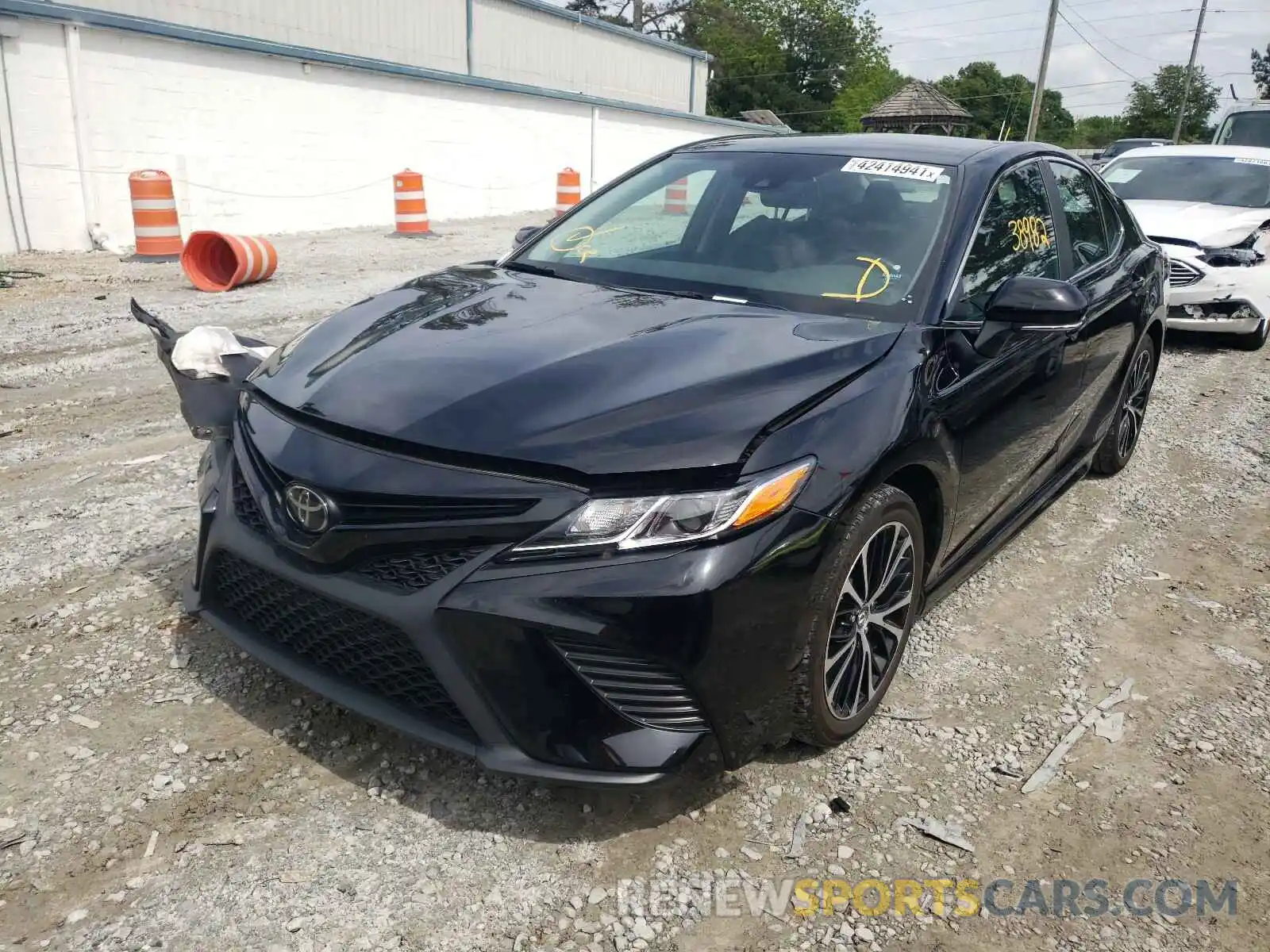 2 Photograph of a damaged car 4T1B11HK0KU817770 TOYOTA CAMRY 2019