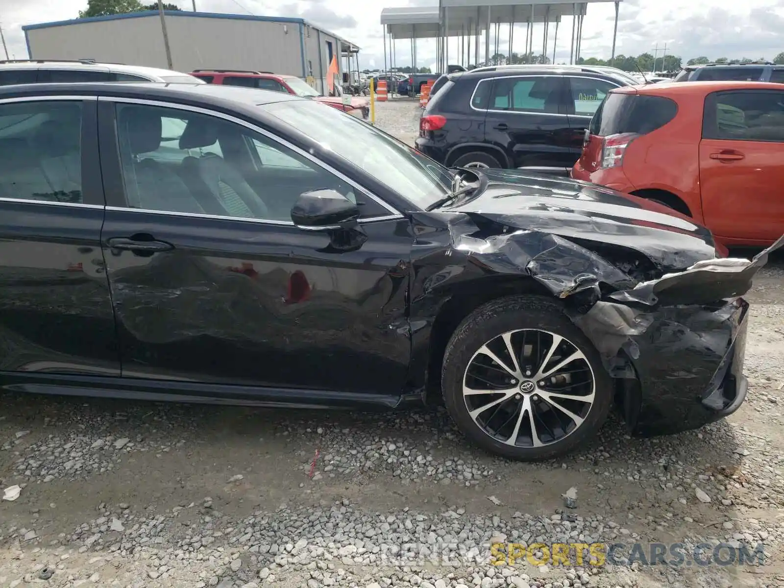 9 Photograph of a damaged car 4T1B11HK0KU817770 TOYOTA CAMRY 2019