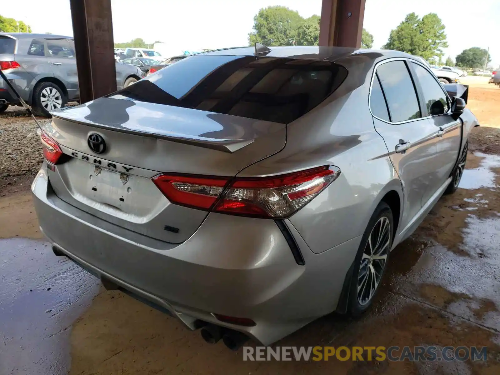 4 Photograph of a damaged car 4T1B11HK0KU818319 TOYOTA CAMRY 2019