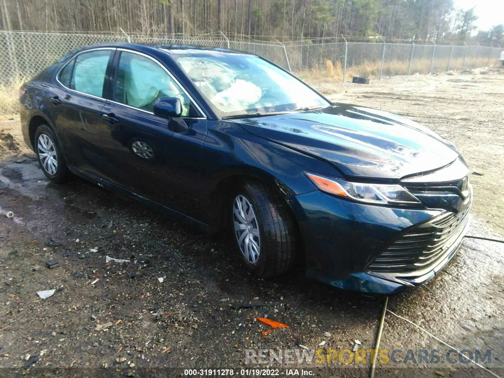 1 Photograph of a damaged car 4T1B11HK0KU823181 TOYOTA CAMRY 2019