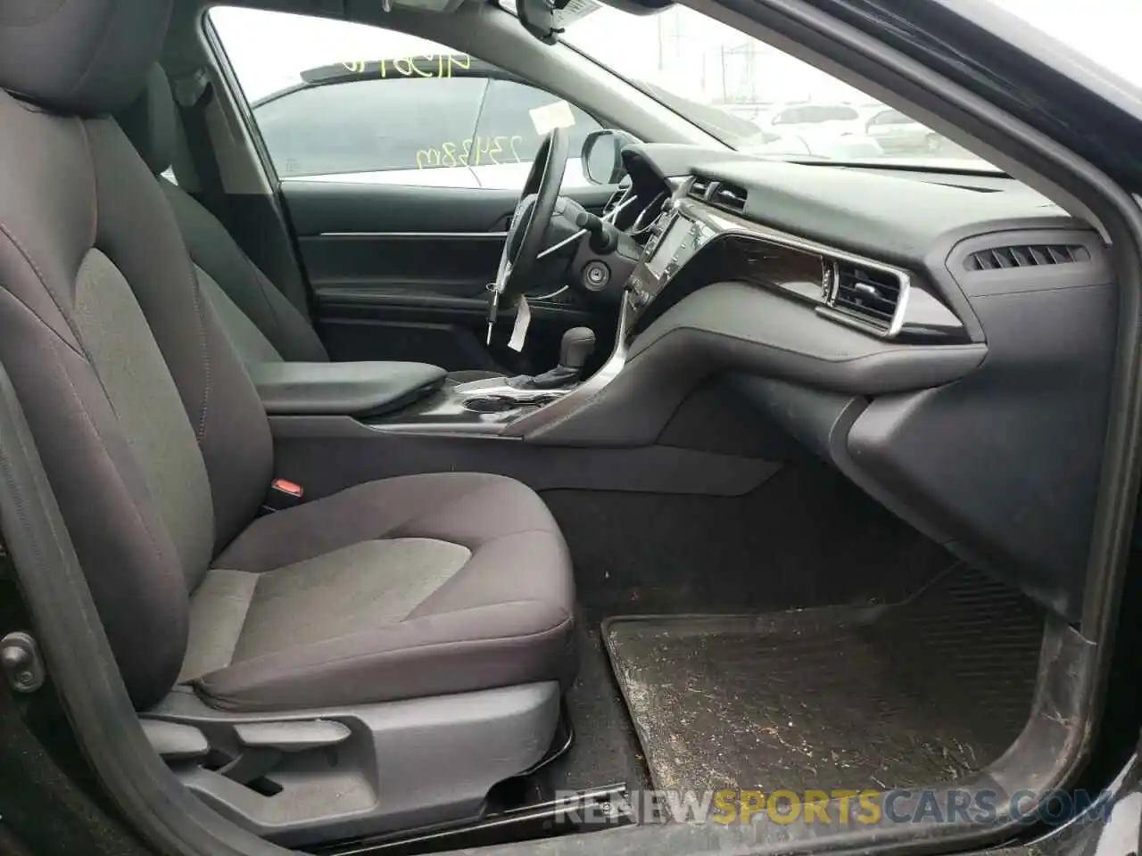 5 Photograph of a damaged car 4T1B11HK0KU825142 TOYOTA CAMRY 2019