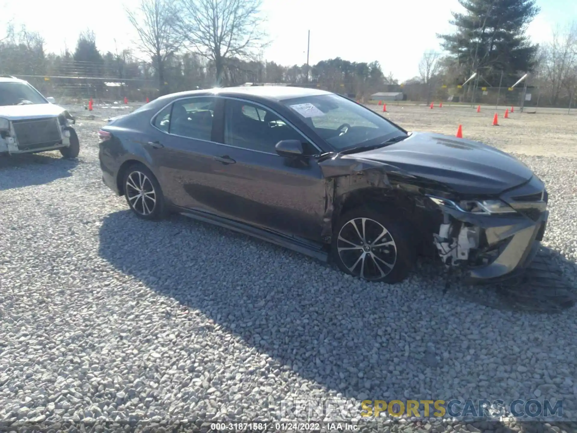 1 Photograph of a damaged car 4T1B11HK0KU825321 TOYOTA CAMRY 2019