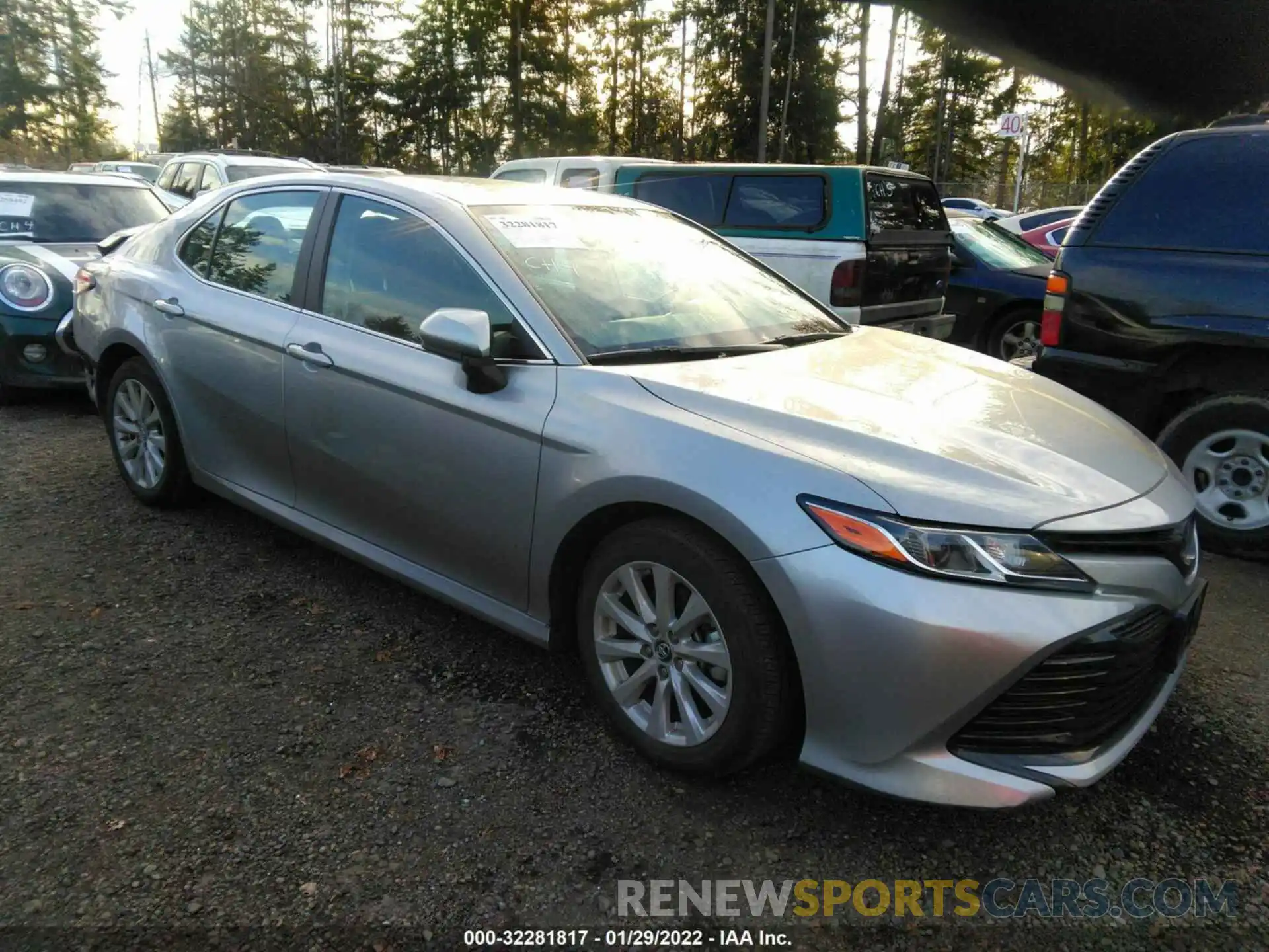 1 Photograph of a damaged car 4T1B11HK0KU828090 TOYOTA CAMRY 2019